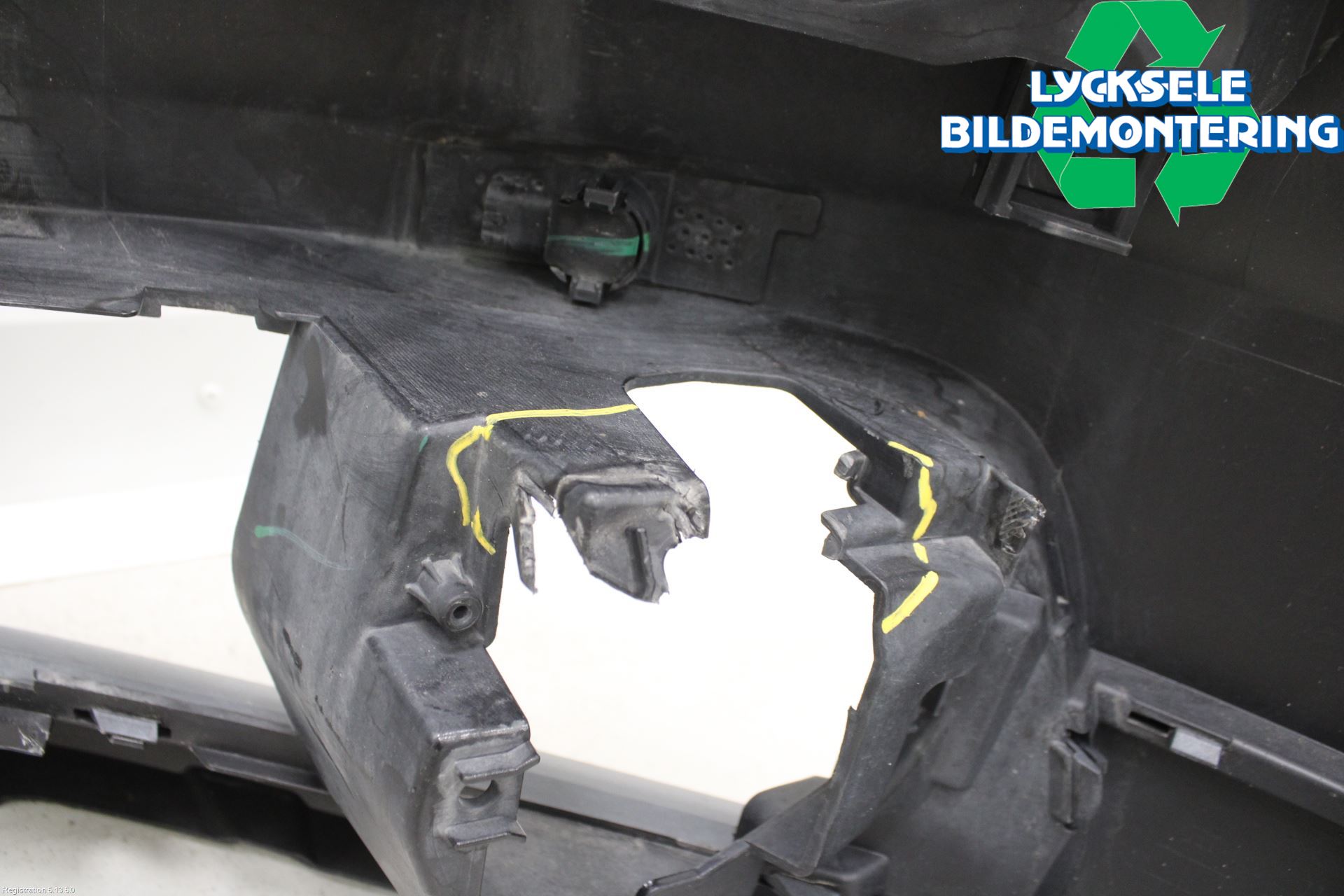 Audi A6 ALLROAD 12-18 Stötfångarbeklädnad Fram