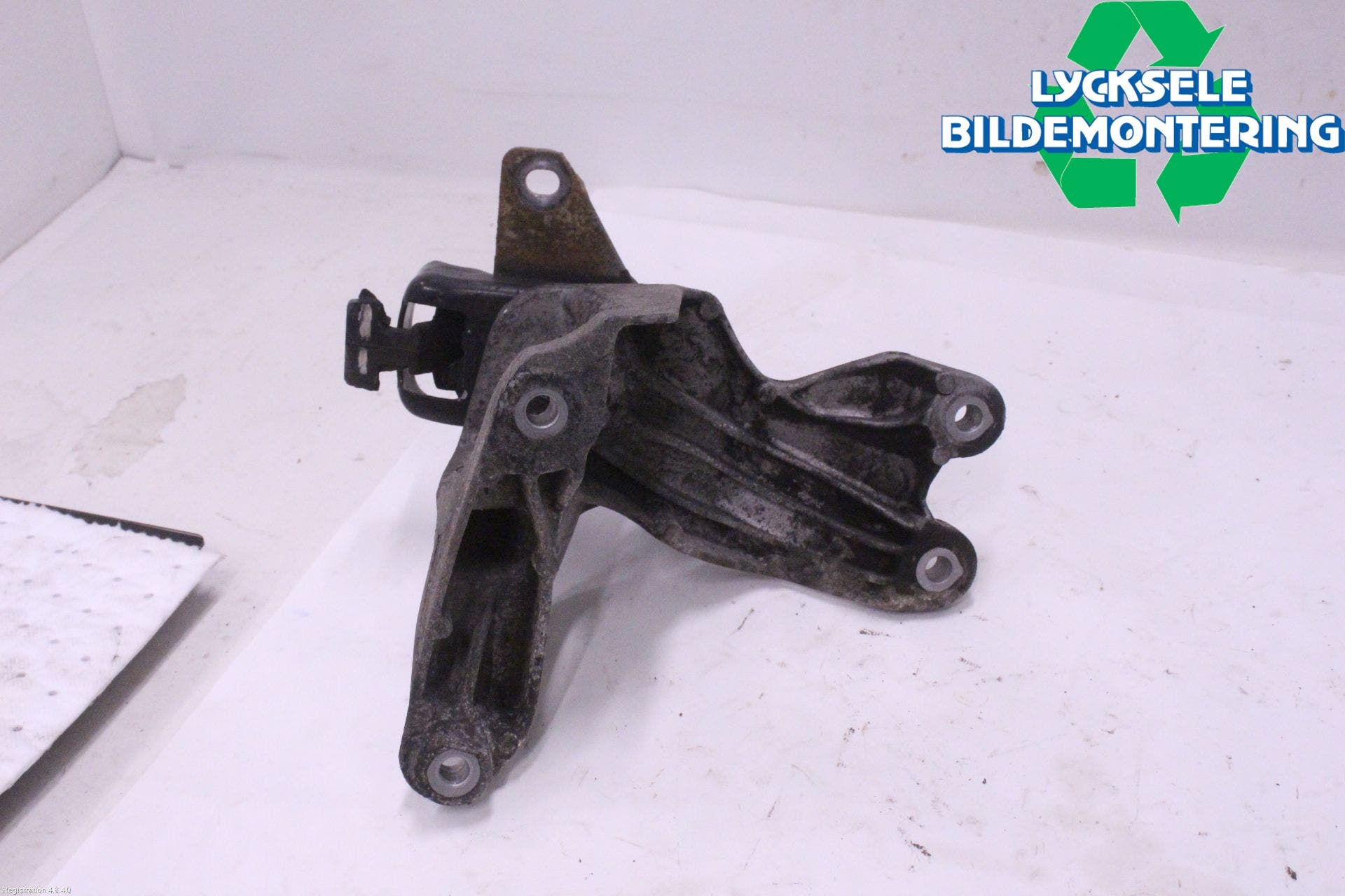 Volkswagen VW AMAROK 2H 10-22 Motorfäste