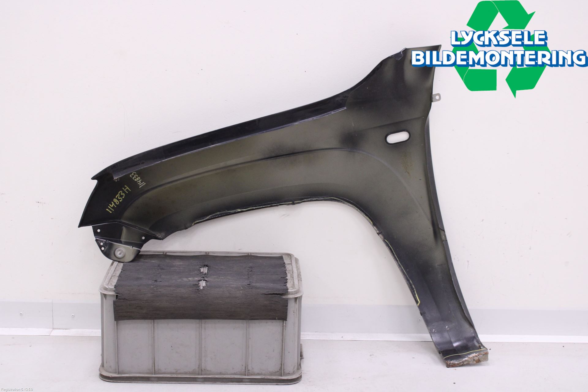 Volkswagen VW AMAROK 2H 10-22 Skärm Fram Höger