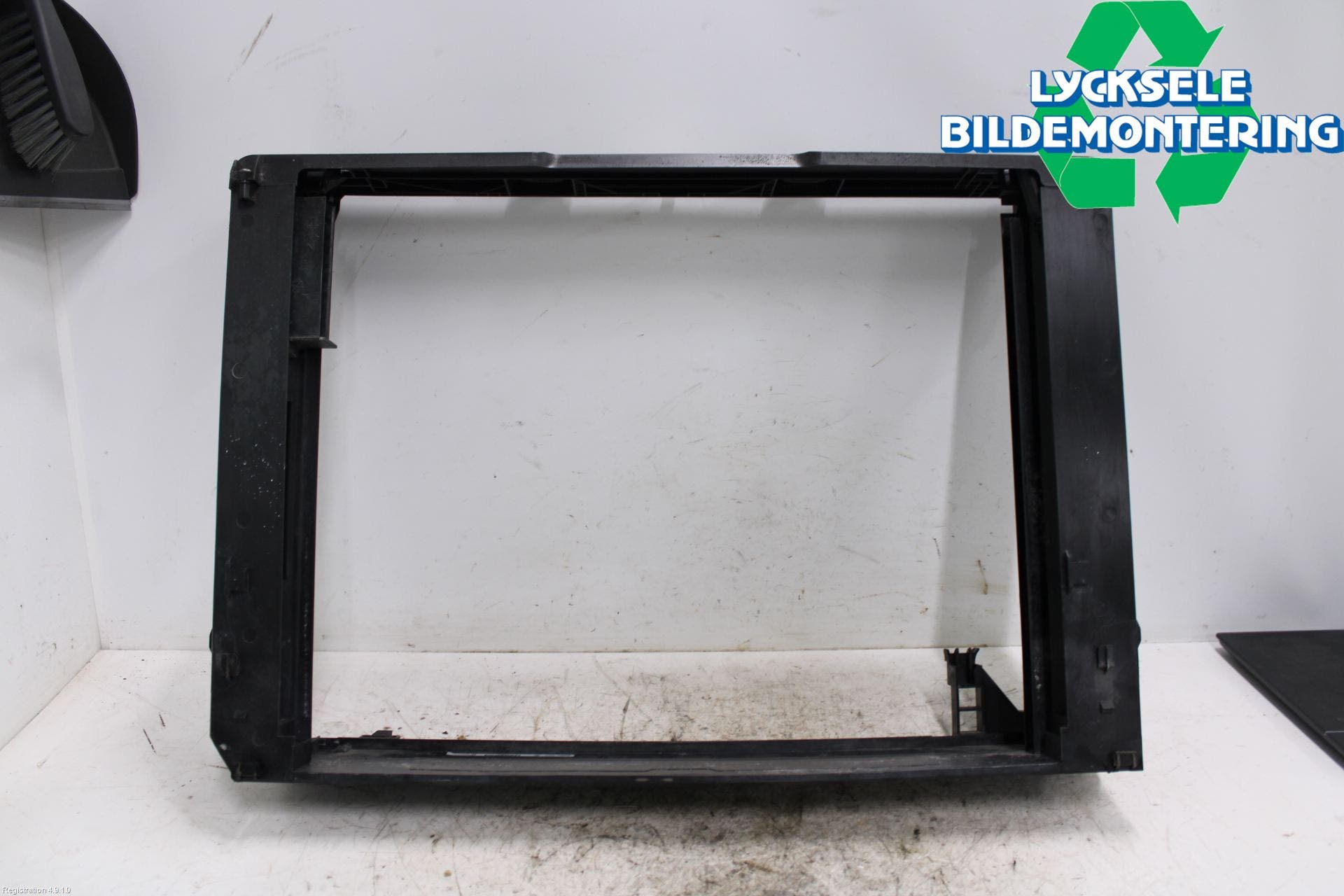 BMW 5 F10/F11/F18 09-17 Kylarfäste-Ram-Balk