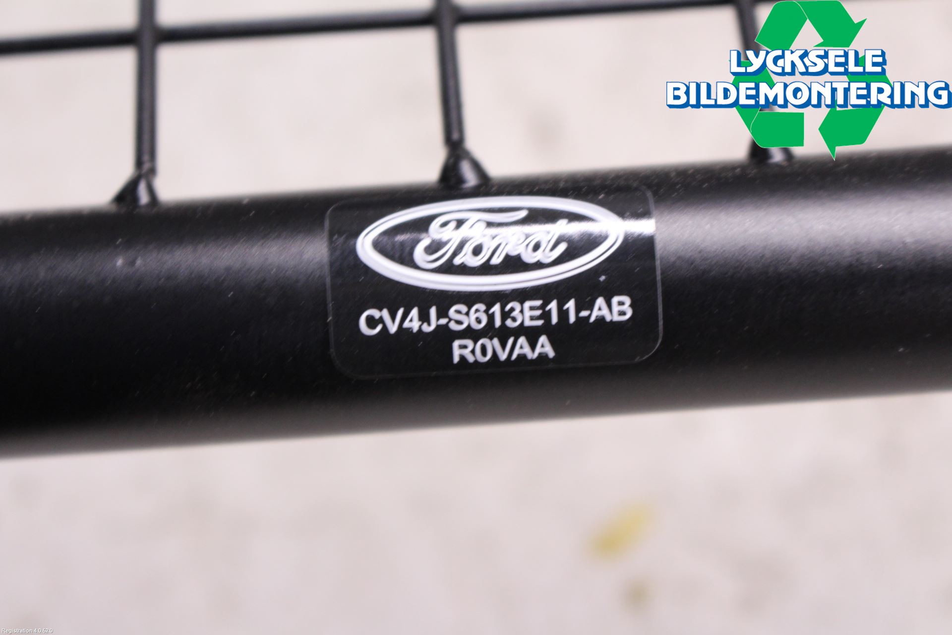 Ford KUGA 17-19 Lastförskjutningsskydd-Galler