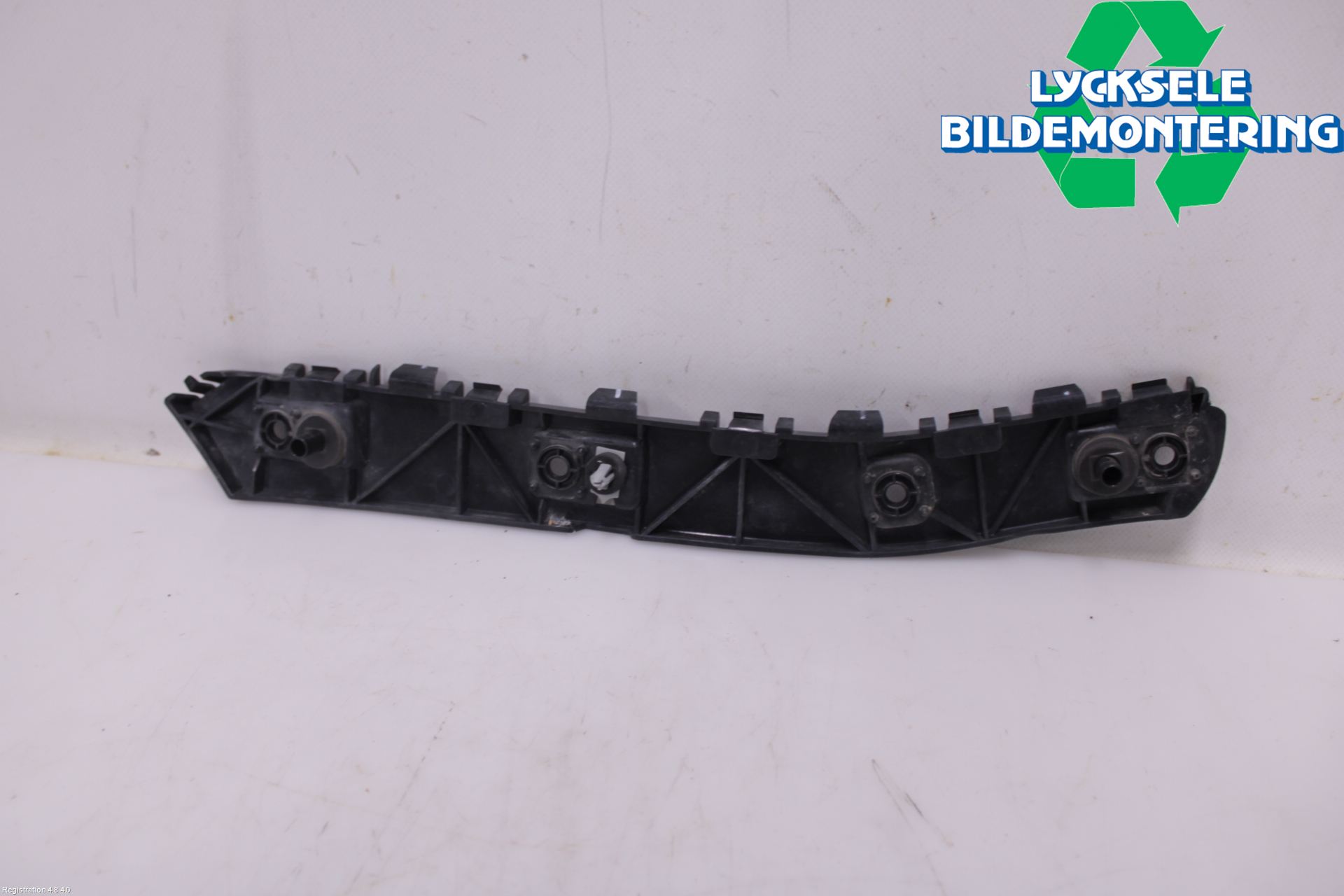 Ford KUGA 13-16 Stötfångarfäste Bak Vä