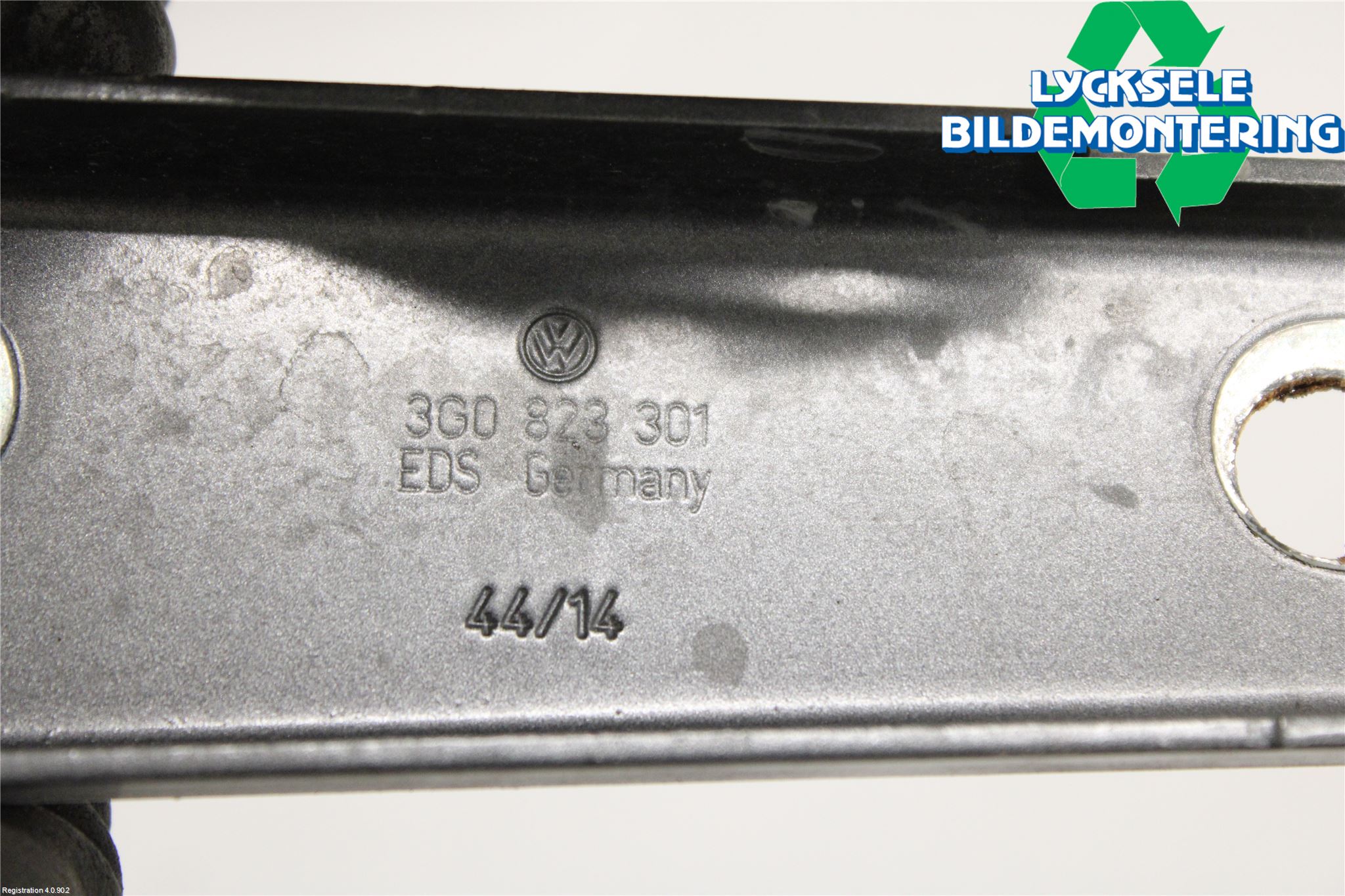 Volkswagen VW PASSAT 15-19 Huvgångjärn