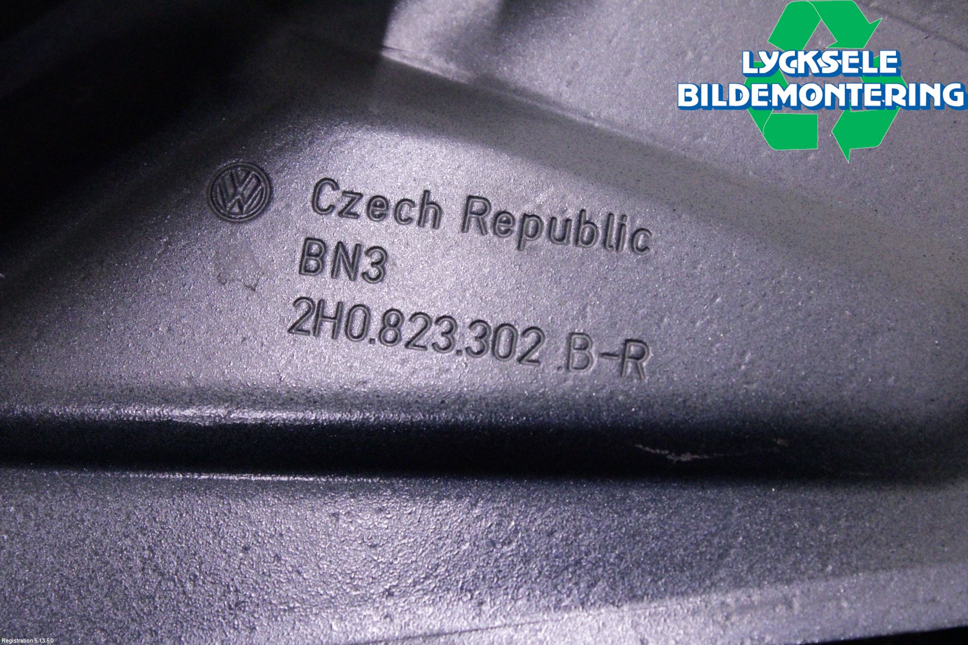 Volkswagen VW AMAROK 2H 10-22 Huvgångjärn