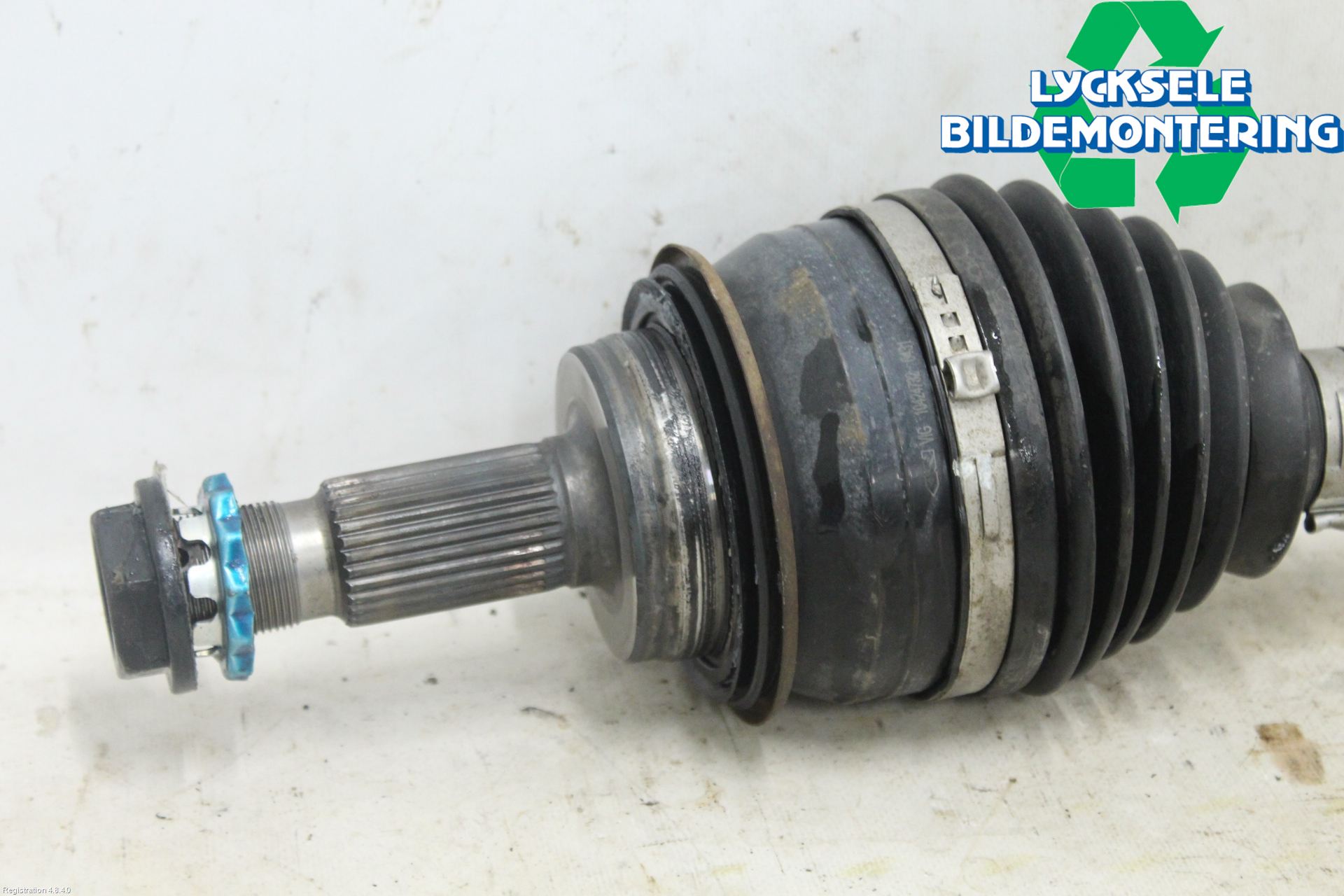 Toyota HILUX 16- Drivaxel Fram Höger