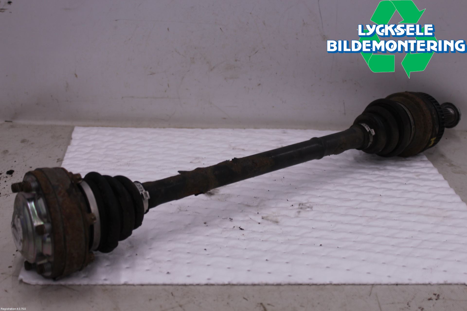 BMW 3 E90/91 SED/TOU 05-12 Drivaxel Bak Höger