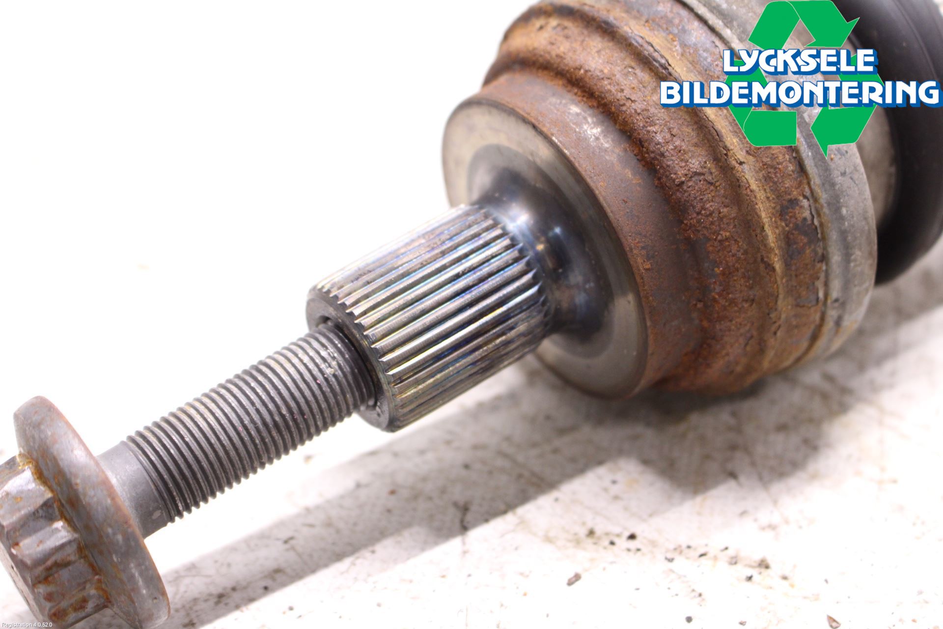 Volkswagen VW PASSAT 15-19 Drivaxel Bak Höger