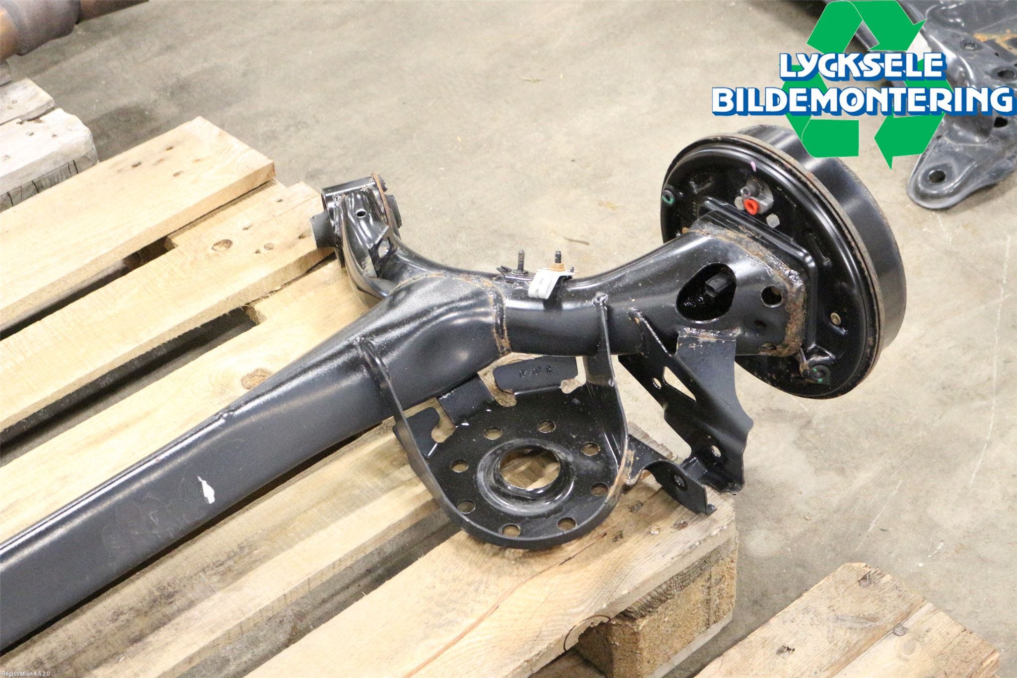 Toyota YARIS XP130 15-20 Bakaxel