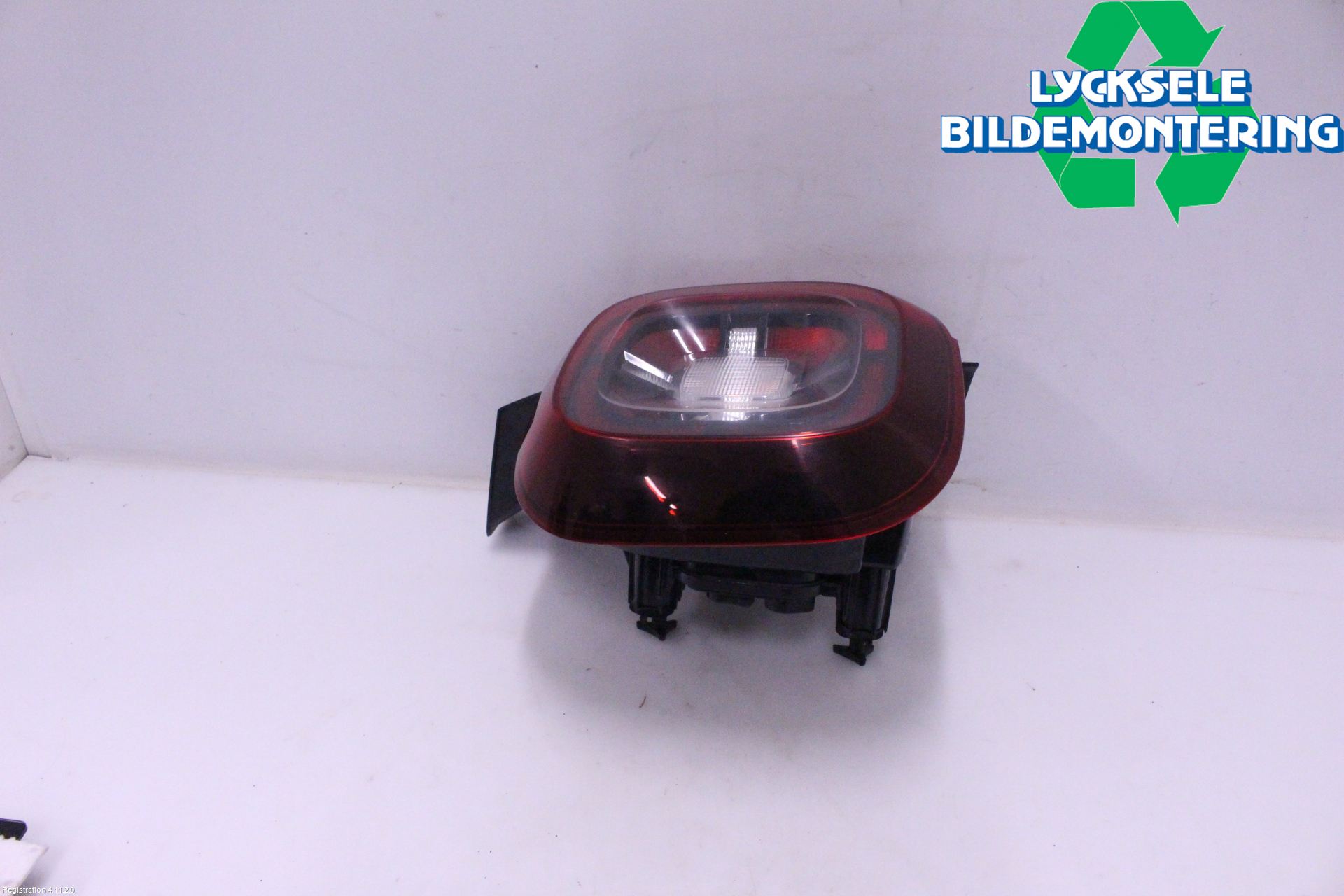 Dacia DUSTER 18-24 Bakljus Vänster