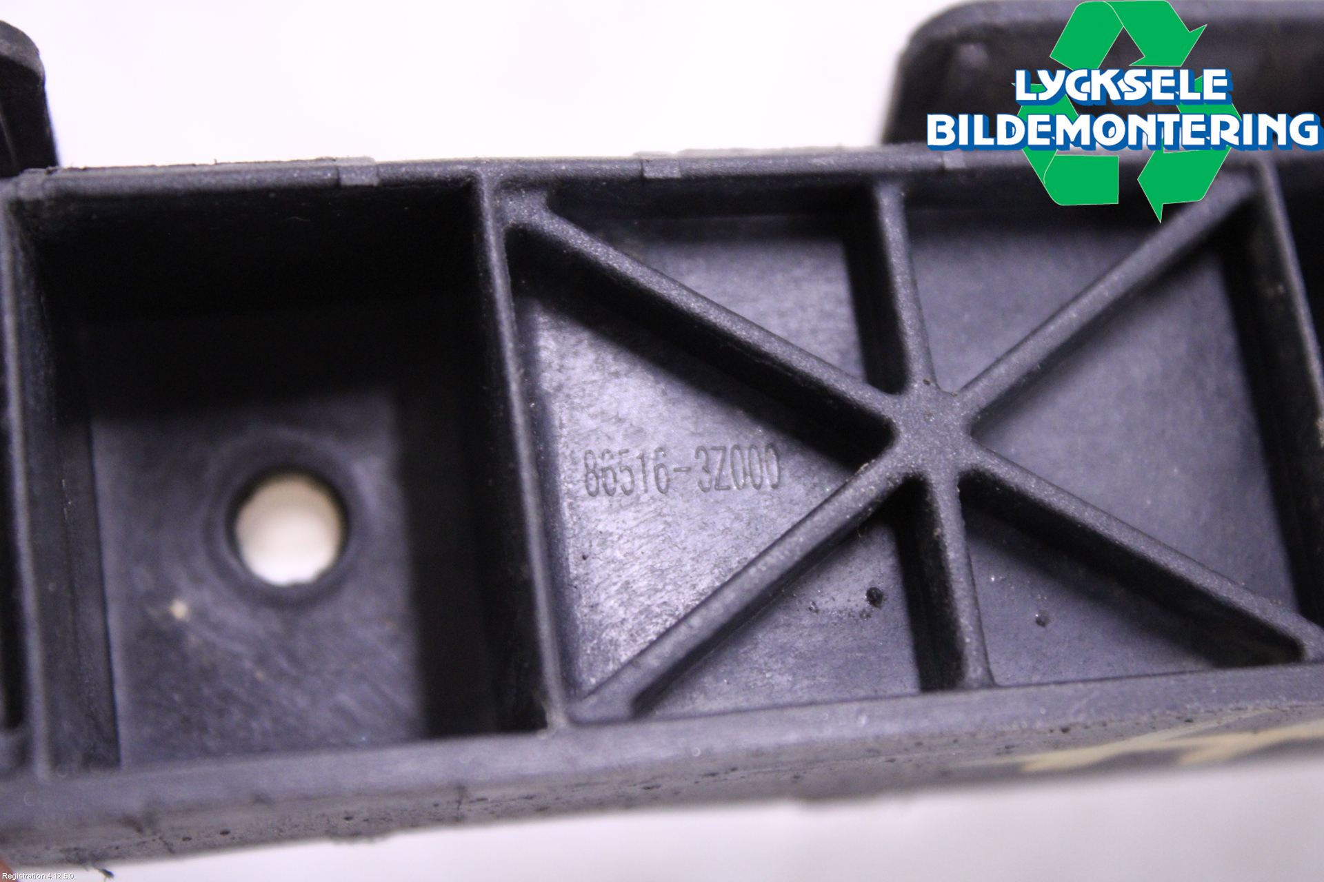 Hyundai i40 08-15 Stötfångarfäste Fram Hö