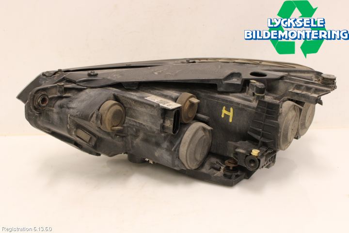 Volkswagen VW PASSAT 15-19 Strålkastare Höger