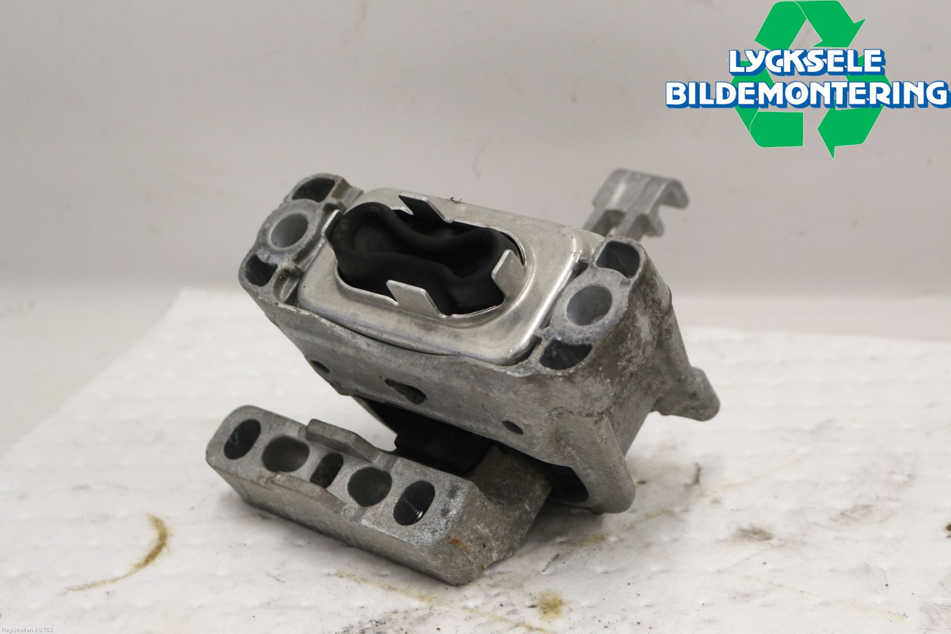 Volkswagen VW T-ROC 18- Motorfäste