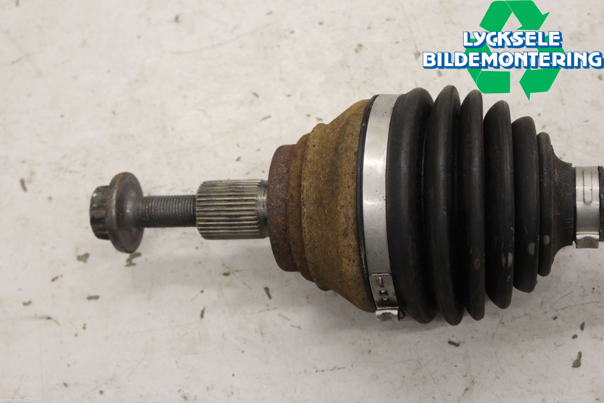 Volkswagen VW PASSAT 15-19 Drivaxel Fram Höger