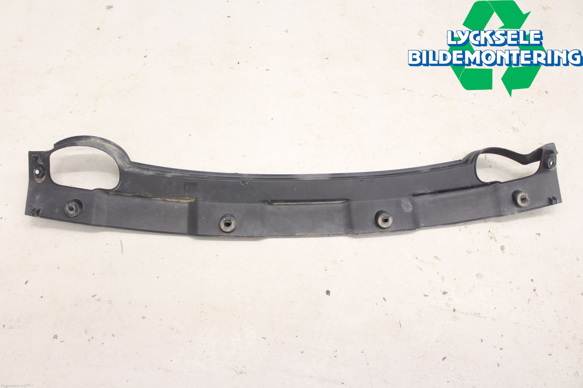 Nissan NAVARA 05-16 Stötfångardel Fram Mitt