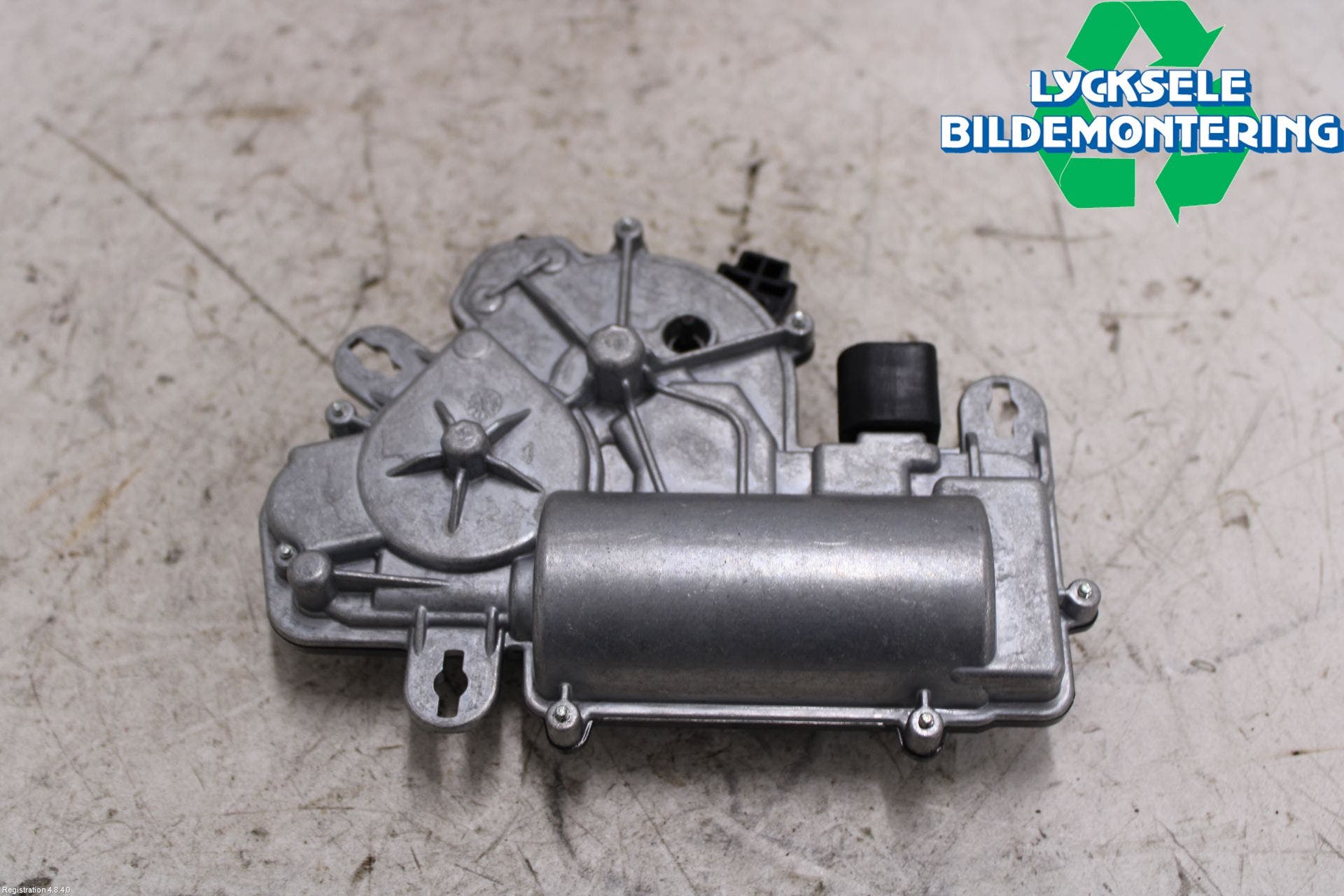 Volkswagen VW PASSAT 15-19 Bakluckeöppnare Automatisk