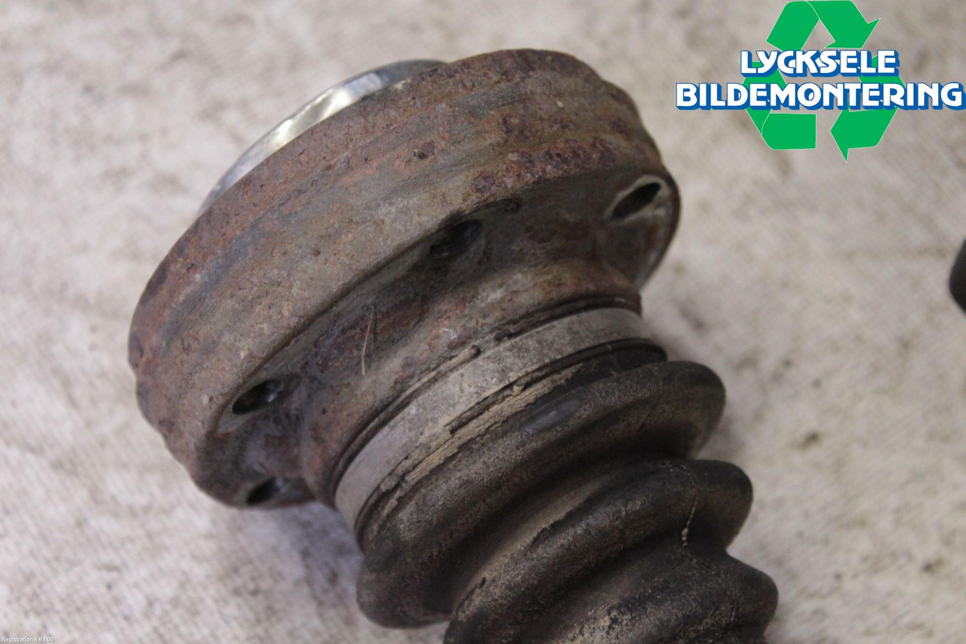 BMW 3 E90/91 SED/TOU 05-12 Drivaxel Bak Höger