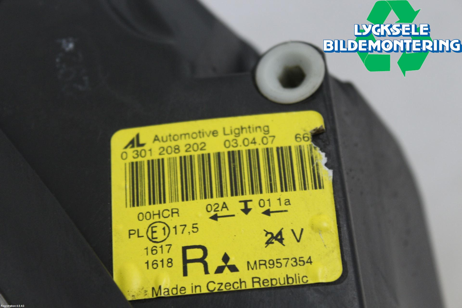 Mitsubishi COLT   04-08 Strålkastare Höger