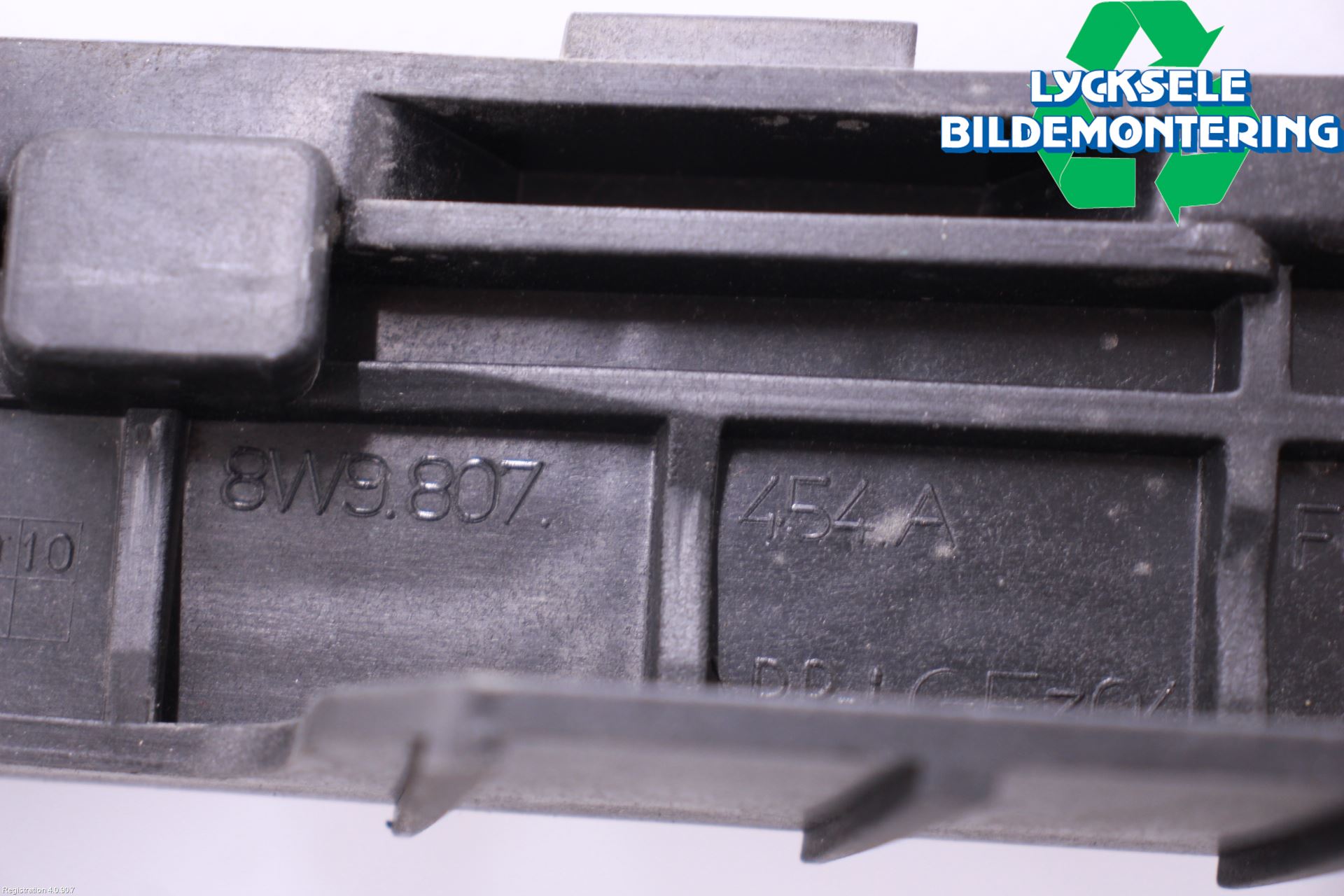 Audi A4 ALLROAD 17- Stötfångarfäste Bak Hö