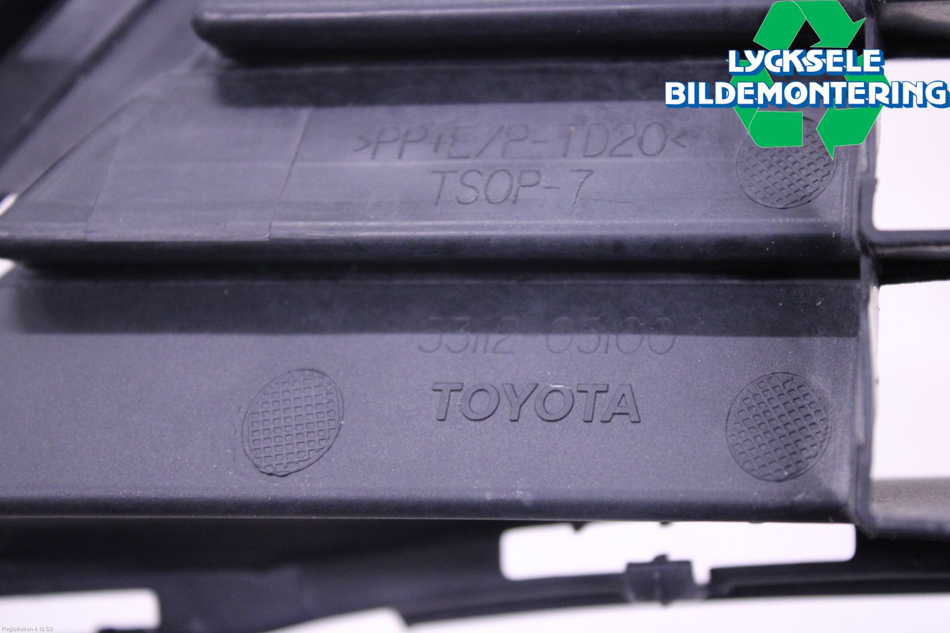 Toyota AVENSIS 16-18 Grill-Galler