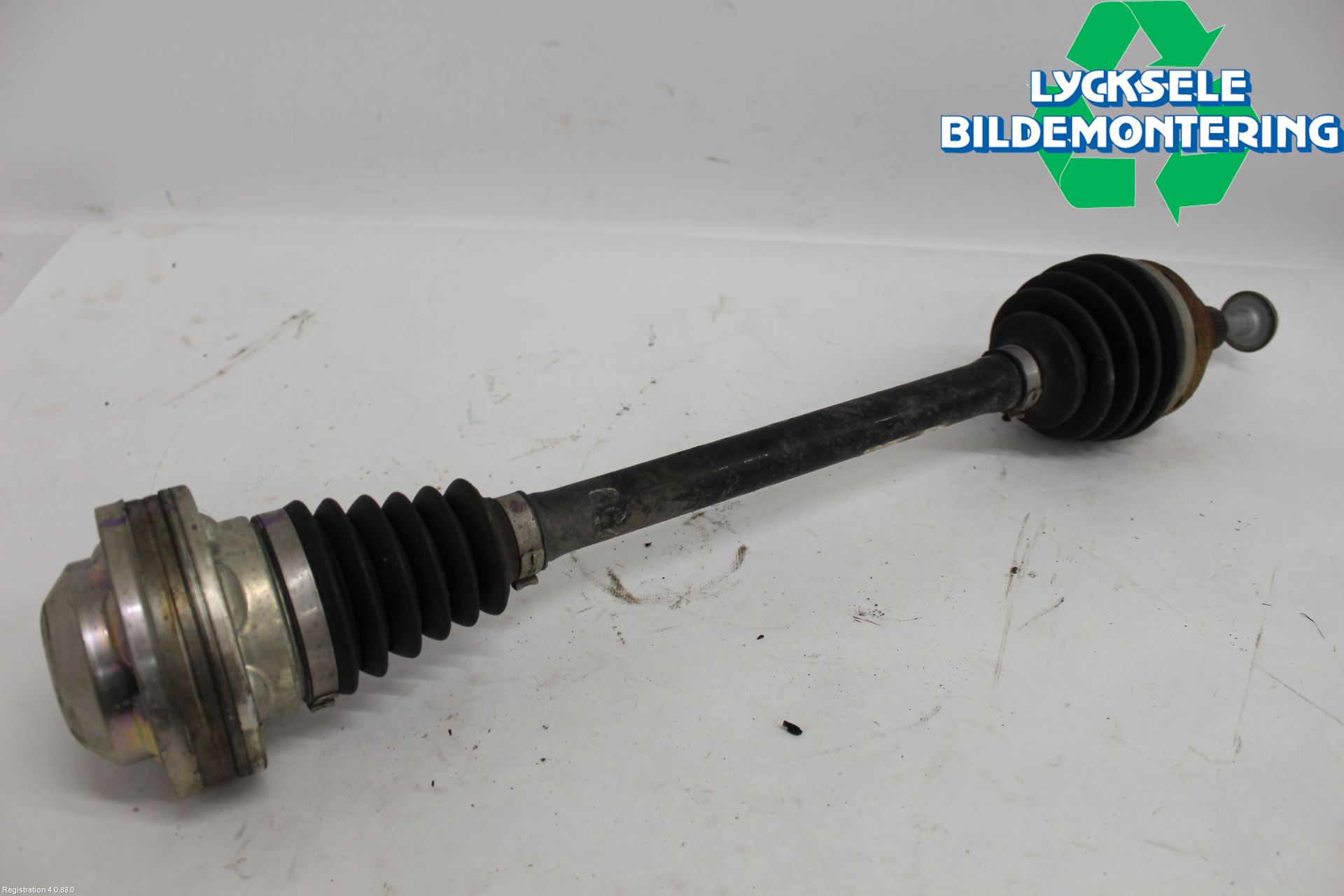 Volkswagen VW TIGUAN 16-24 Drivaxel Fram Höger