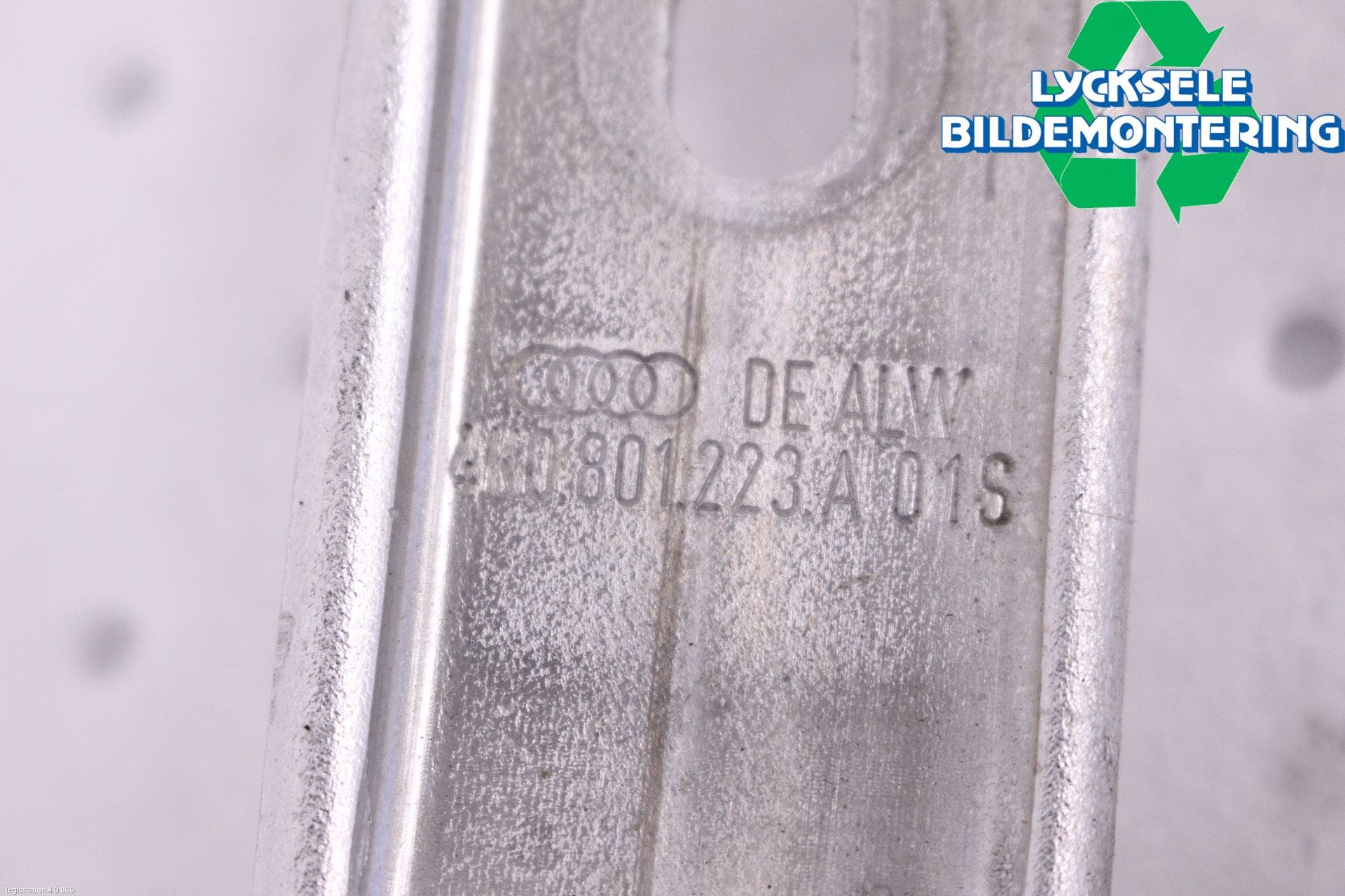 Audi A6 F2/C8 19- Fjäderbensstag