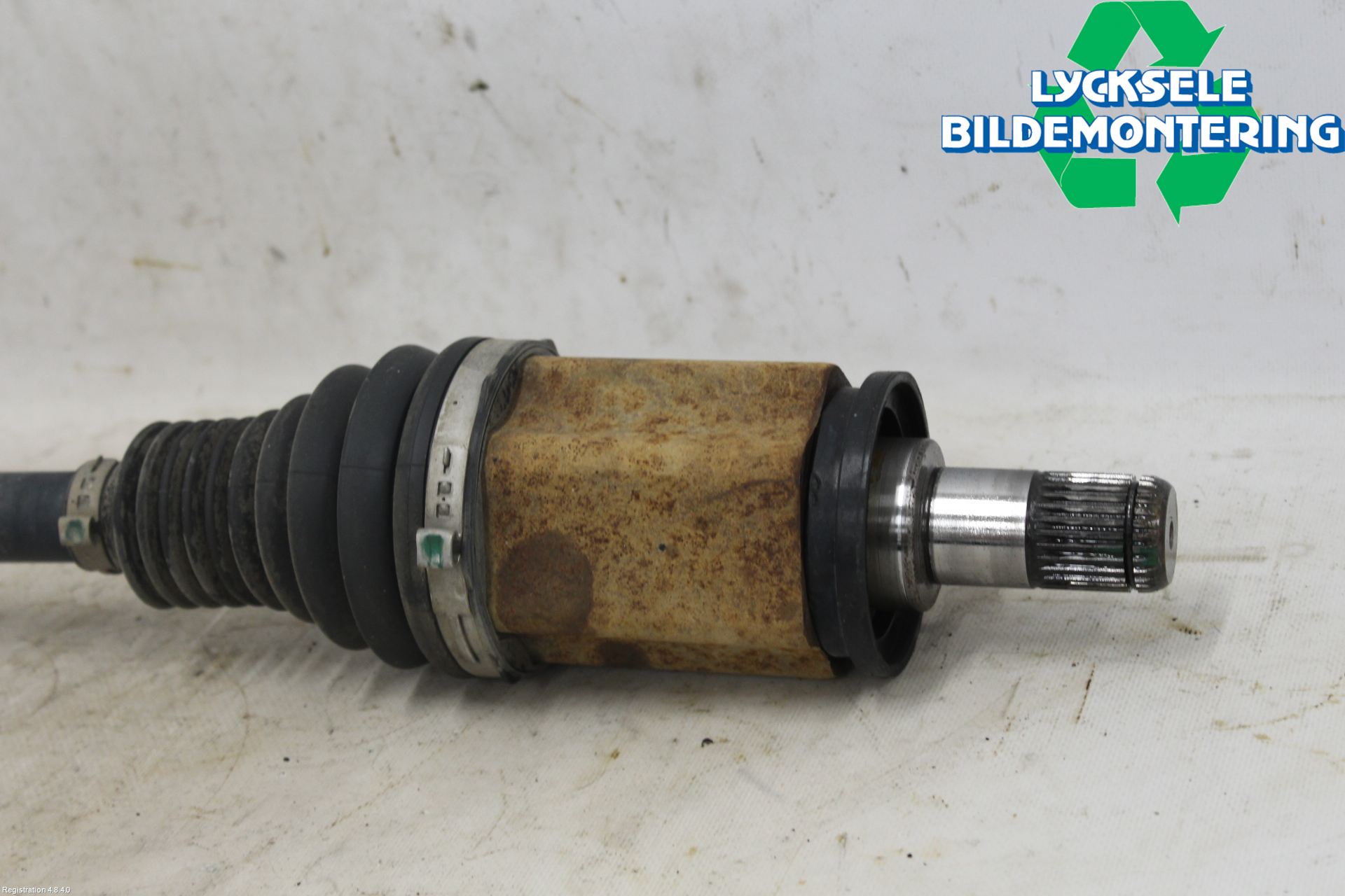 BMW 3 F30/F31/F80 12-19 Drivaxel Fram Vänster