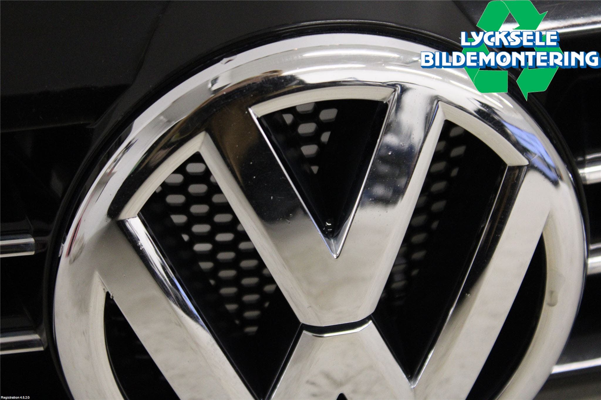 Volkswagen VW JETTA VI 11- Grill Komp