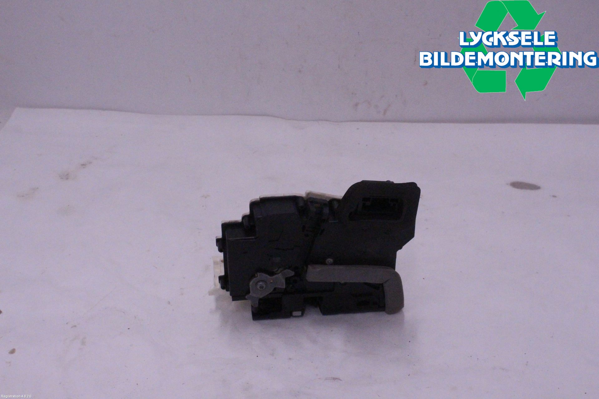 Audi A6 F2/C8 19- Låskista-Dörrlås