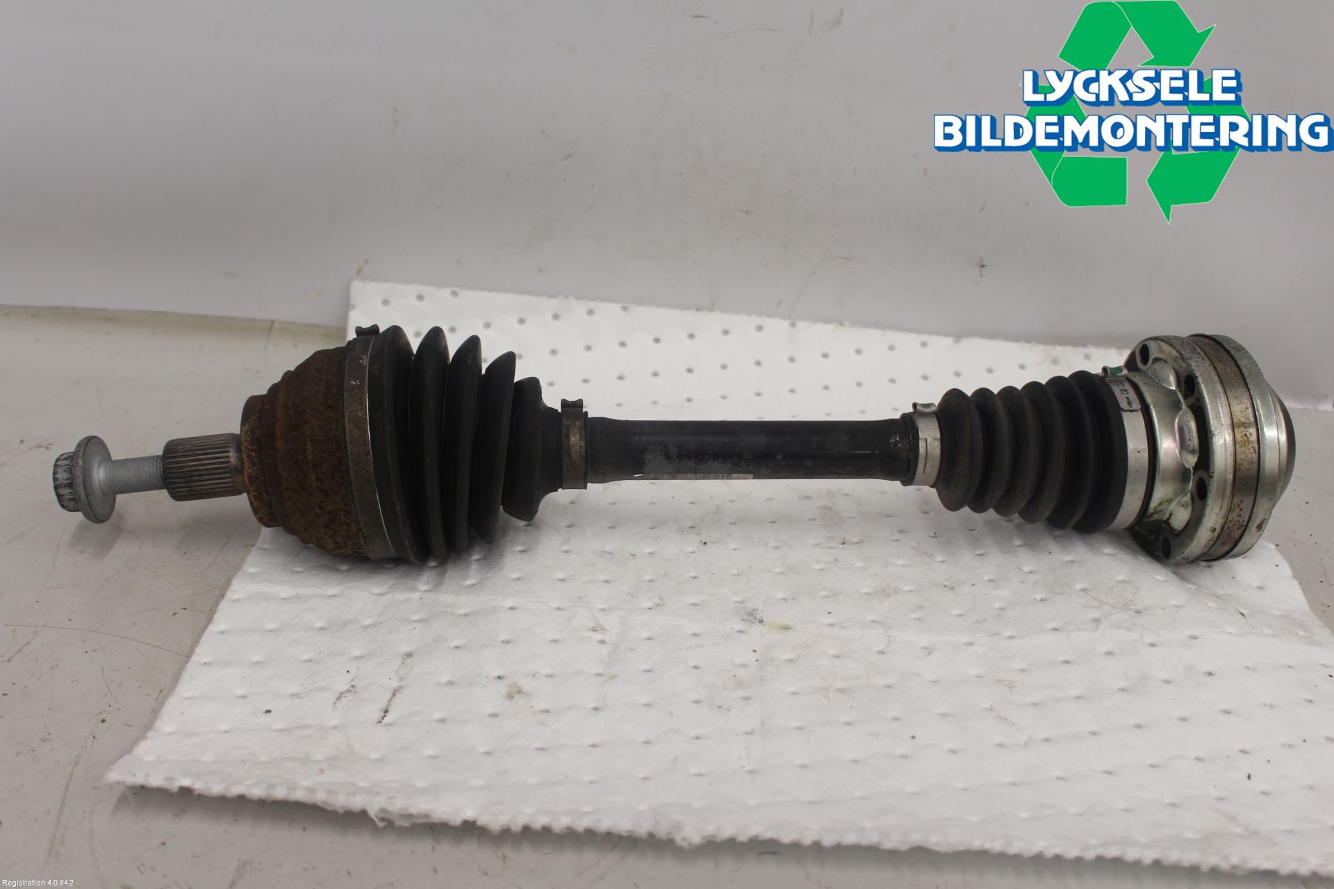 Volkswagen VW CADDY 16-20 Drivaxel Fram Vänster