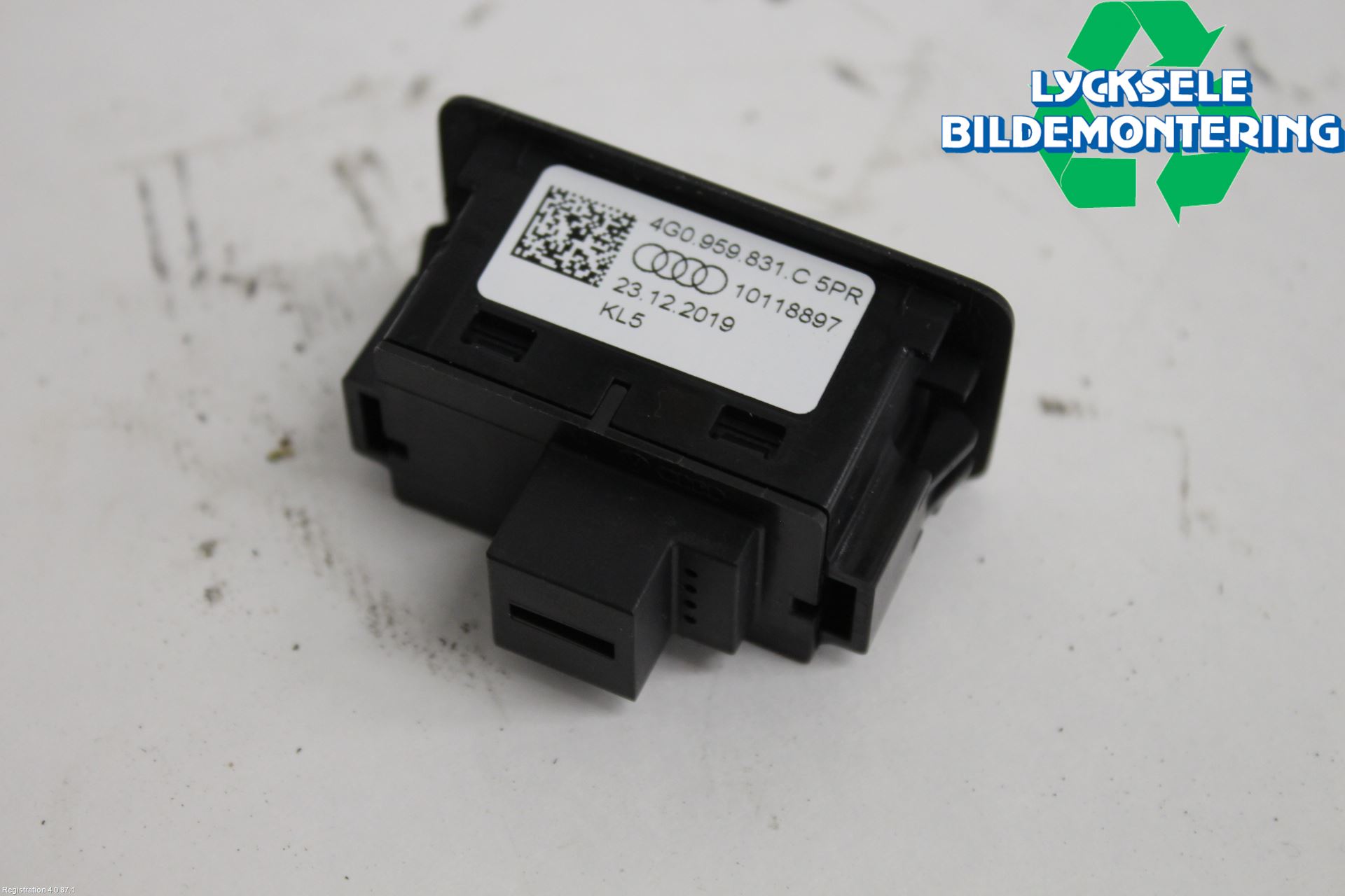 Audi A6 F2/C8 19- Strömställare Baklucka