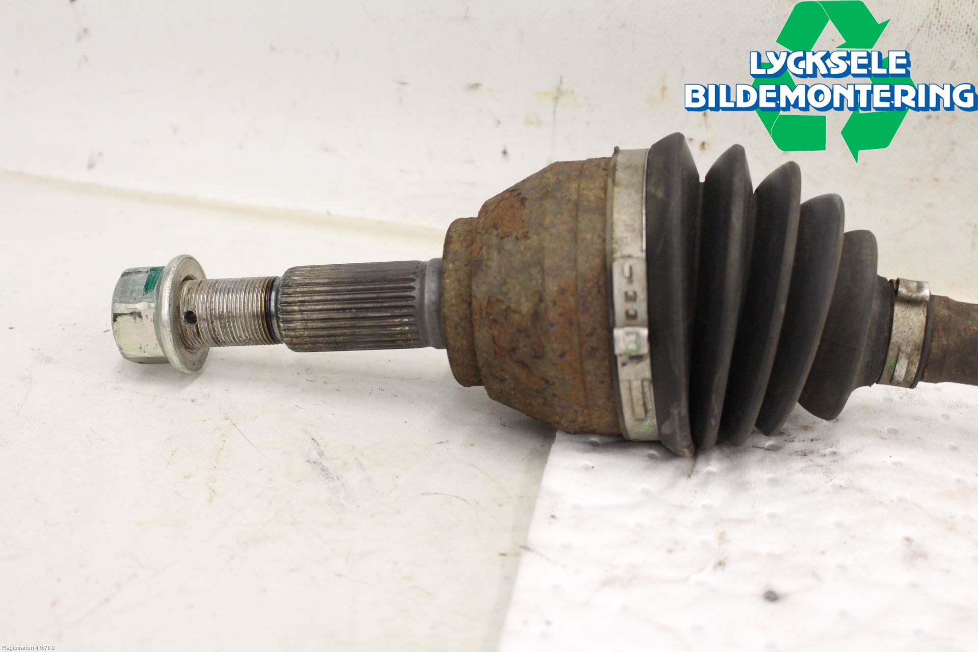 Nissan JUKE 10-14 Drivaxel Fram Vänster