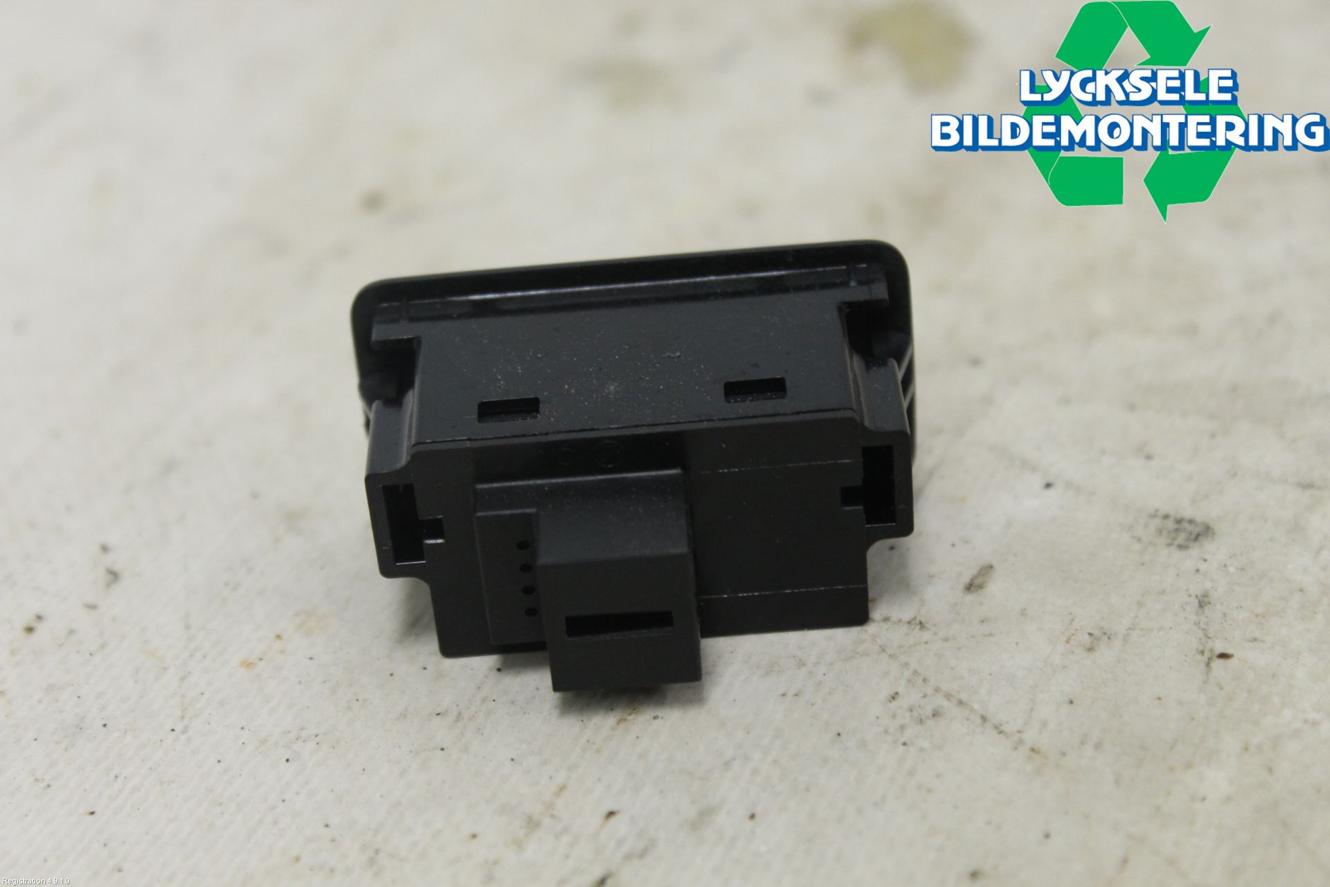 Audi Q3 F3 19- Strömställare Baklucka