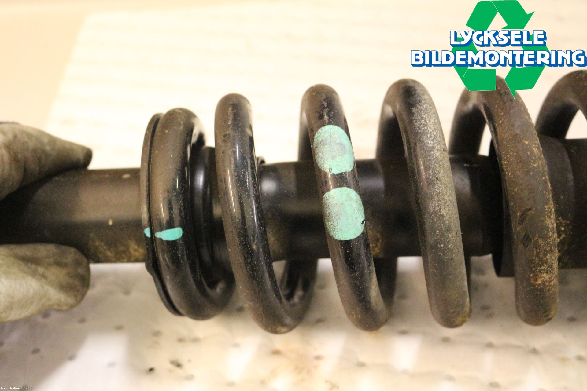 Isuzu D-MAX Fjäderben Fram Höger