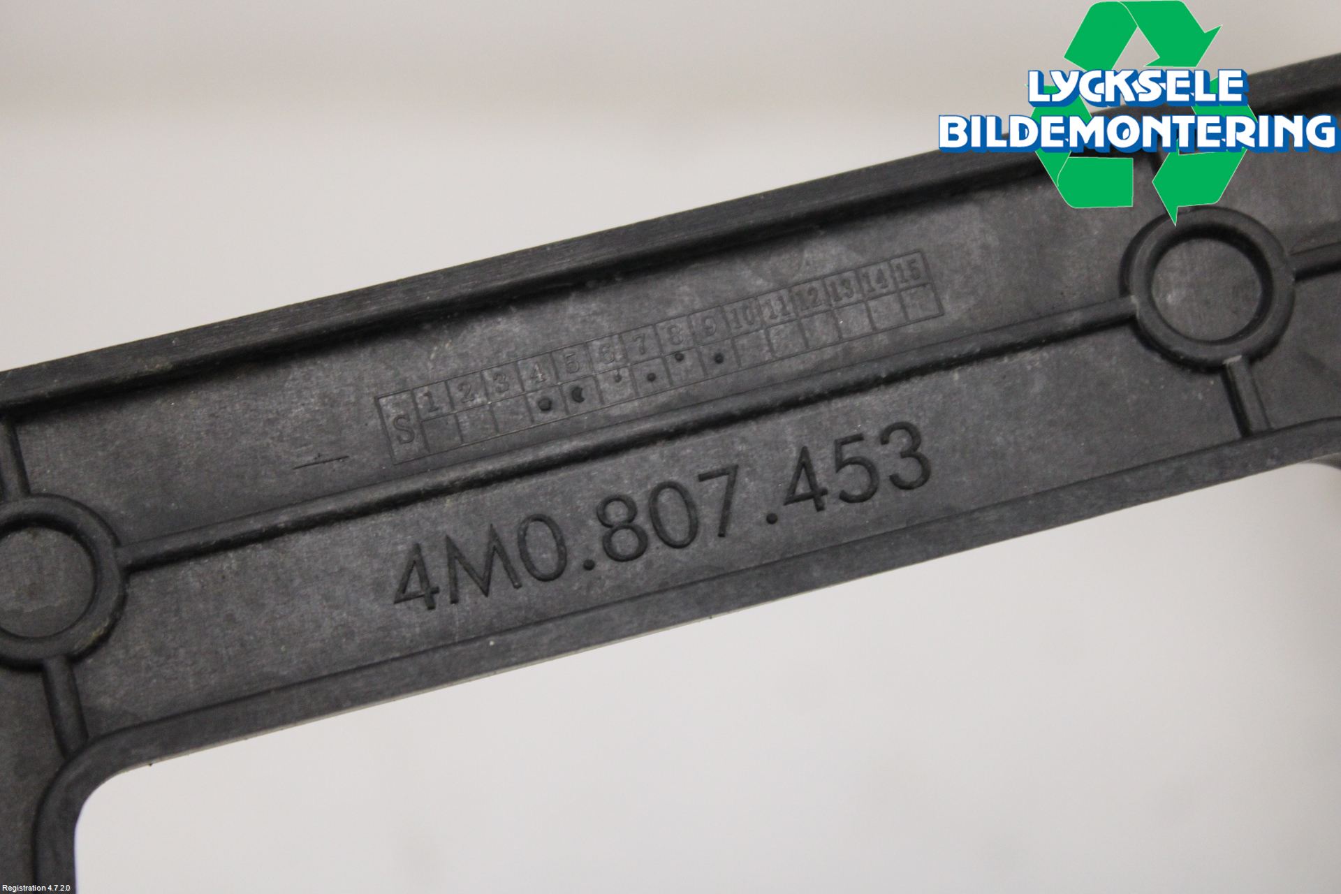 Audi Q7/SQ7 Stötfångarfäste Bak Vä