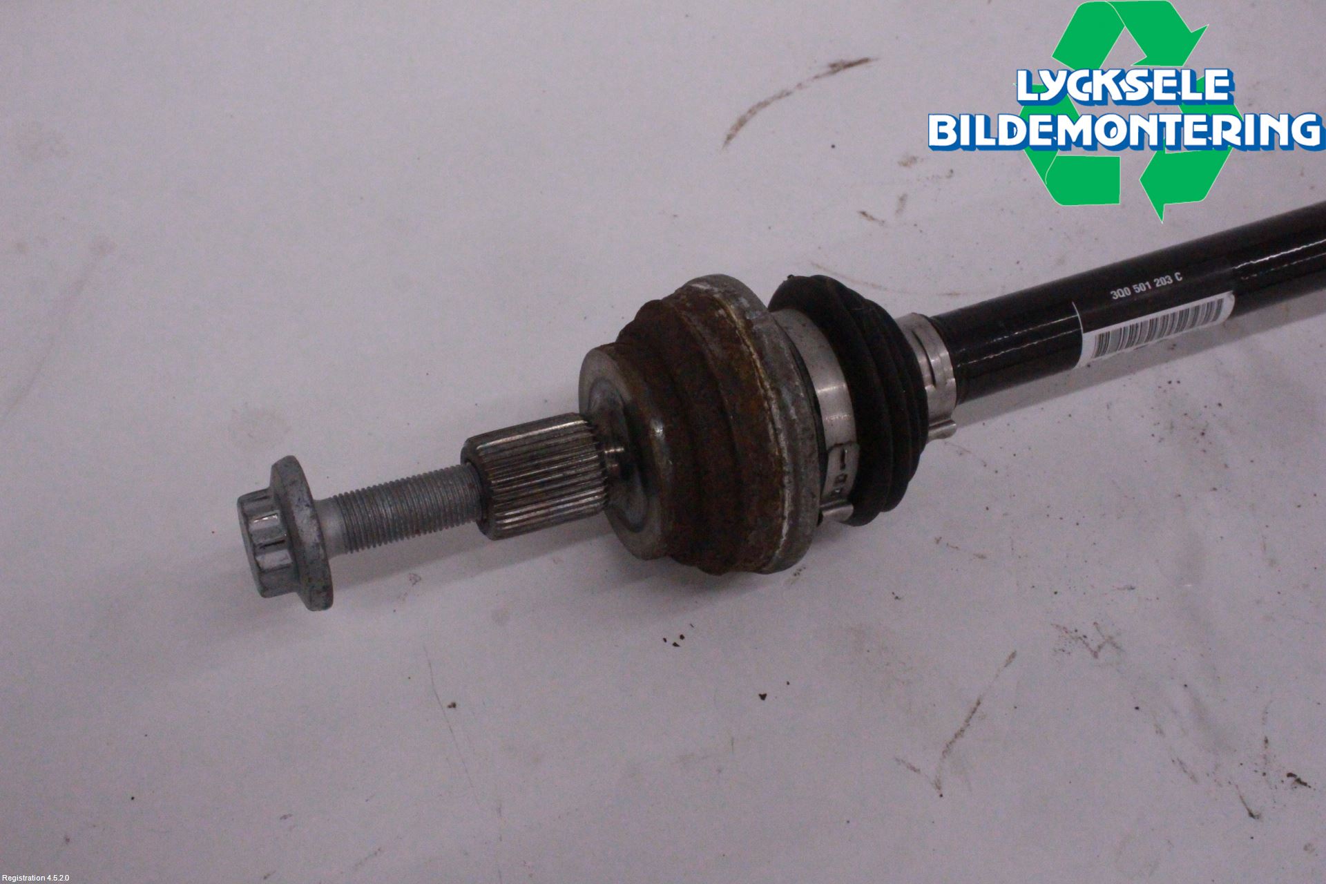 Volkswagen VW PASSAT 20-24 Drivaxel Bak Vänster