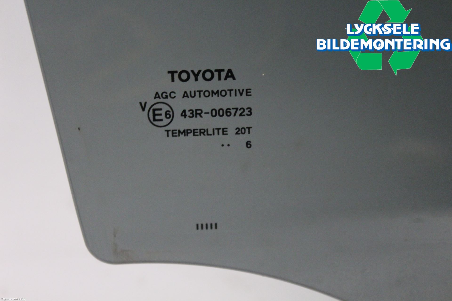 Toyota AVENSIS 16-18 Dörruta Bak Höger