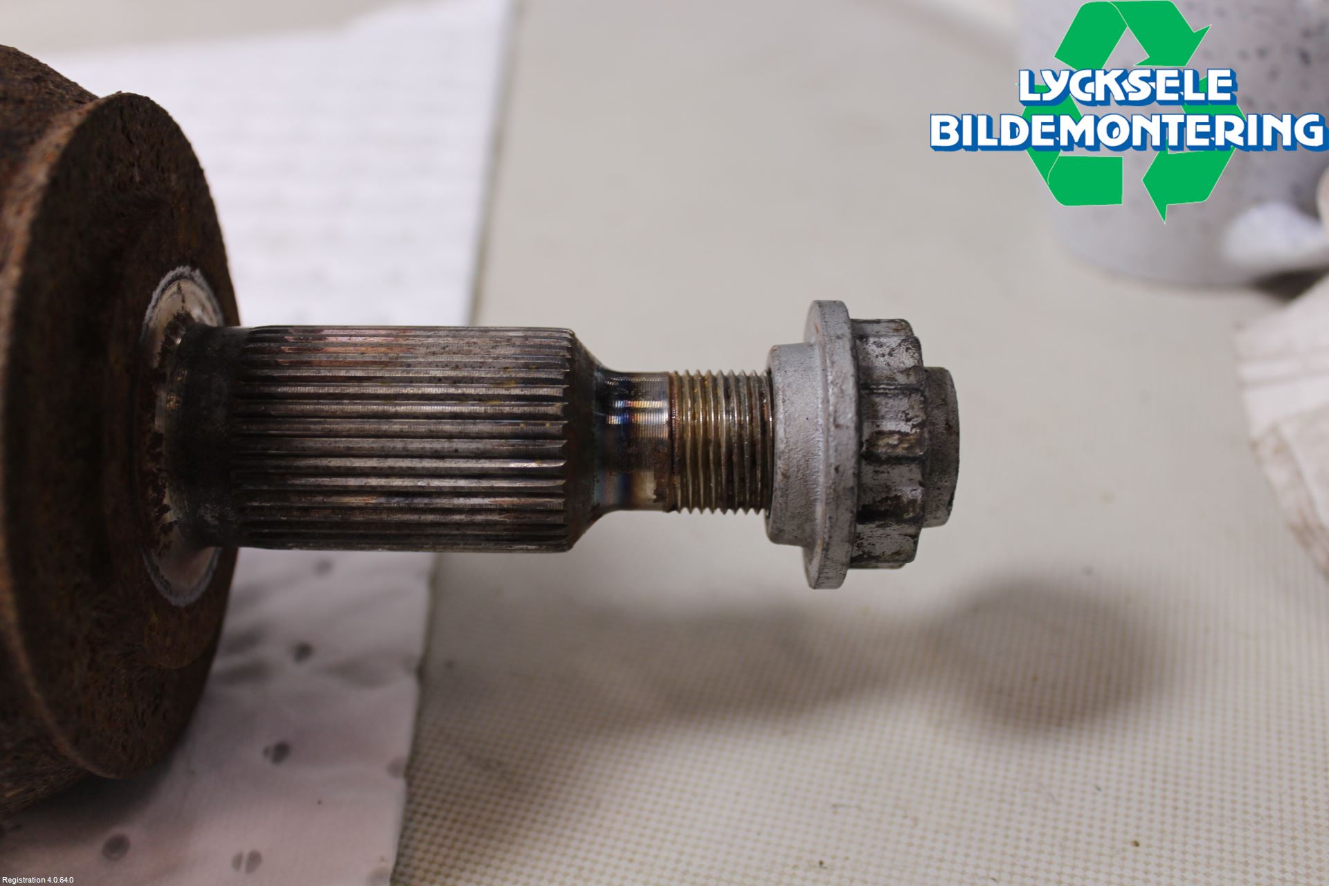 Volkswagen VW TRANSP/CARAVELLE (T5) 04-15 Drivaxel Fram Vänster
