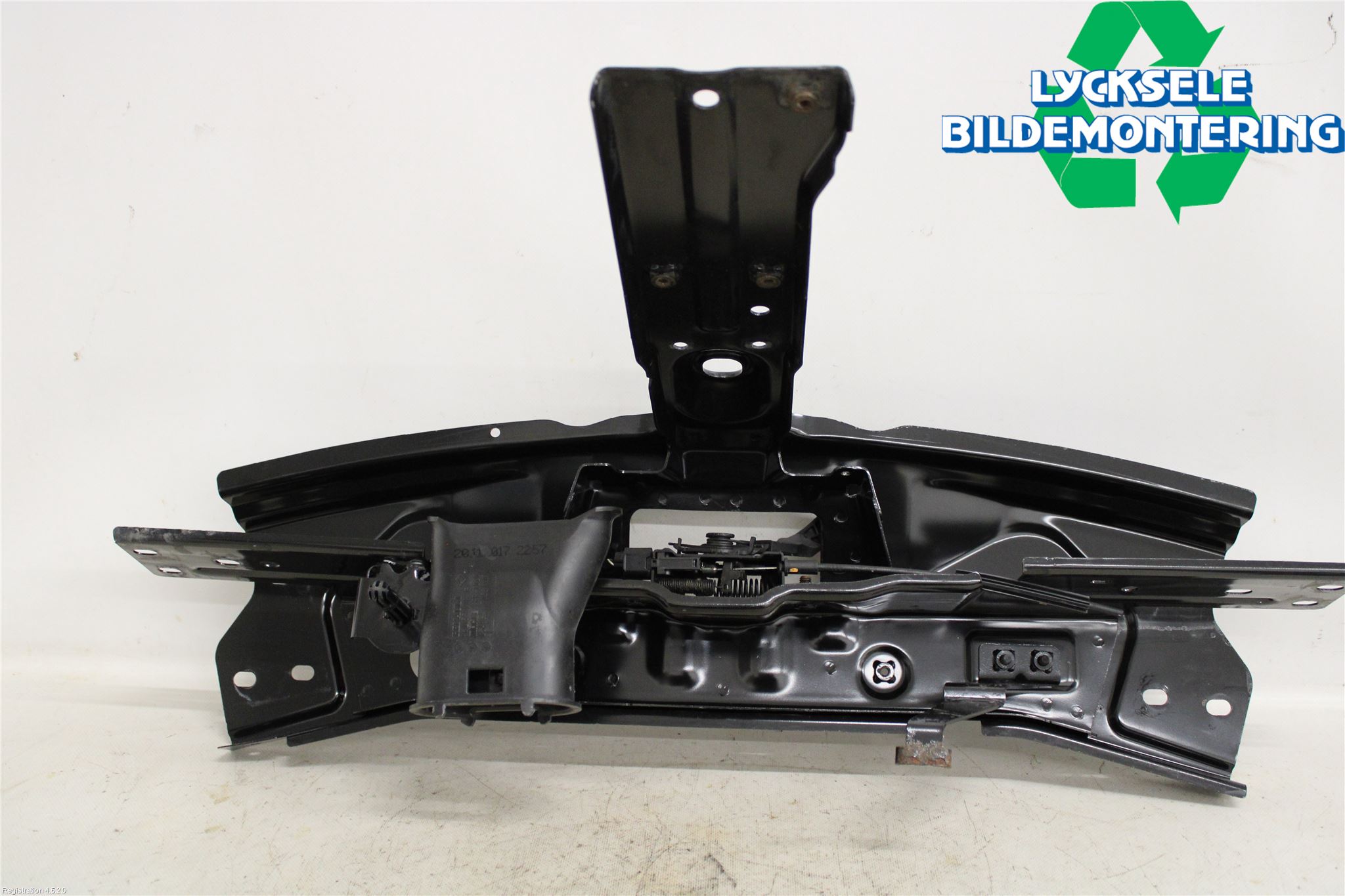 Dacia DUSTER 10-17 Front Huvlåsplåt-Balk