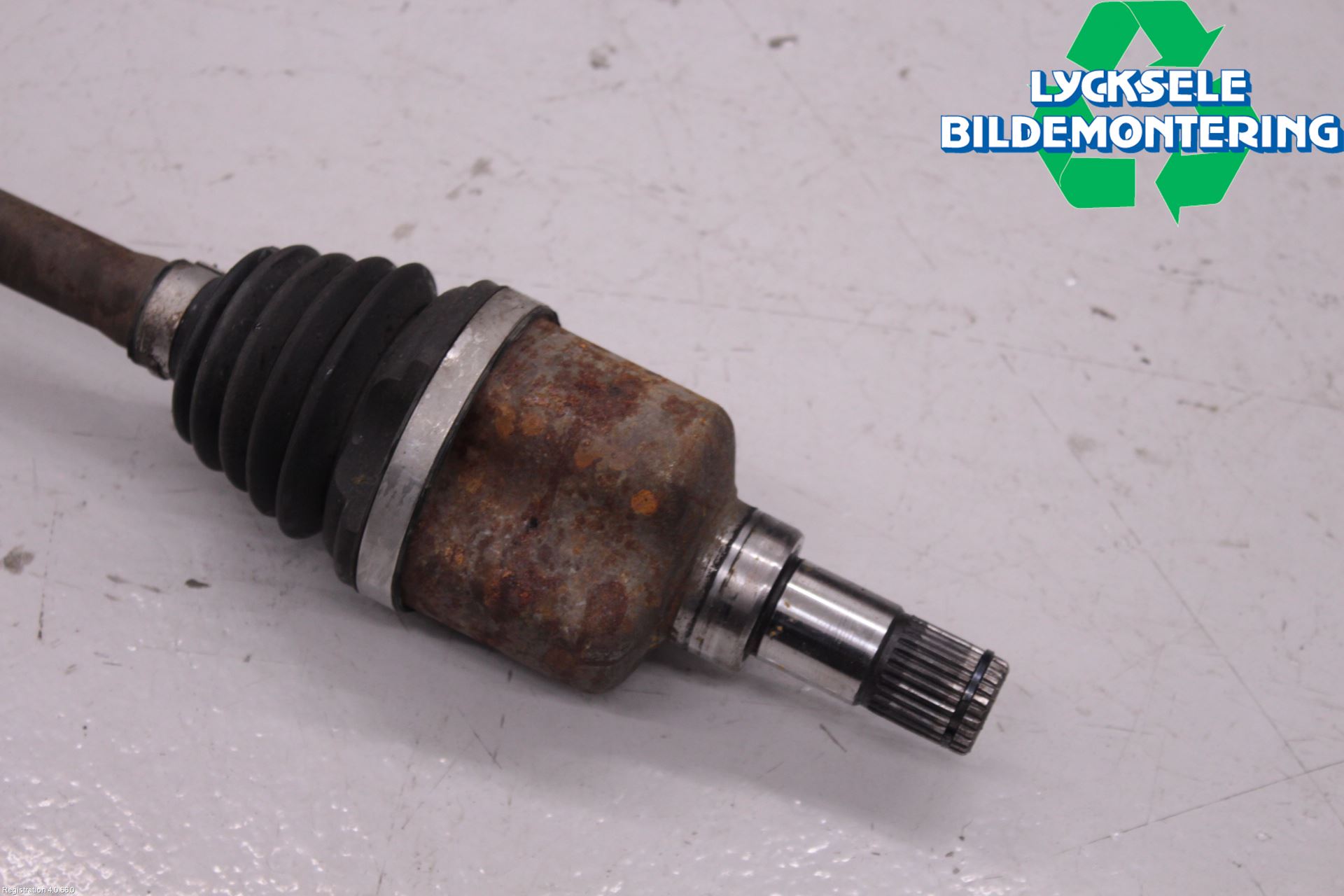 Ford FOCUS 15-18 Drivaxel Fram Vänster