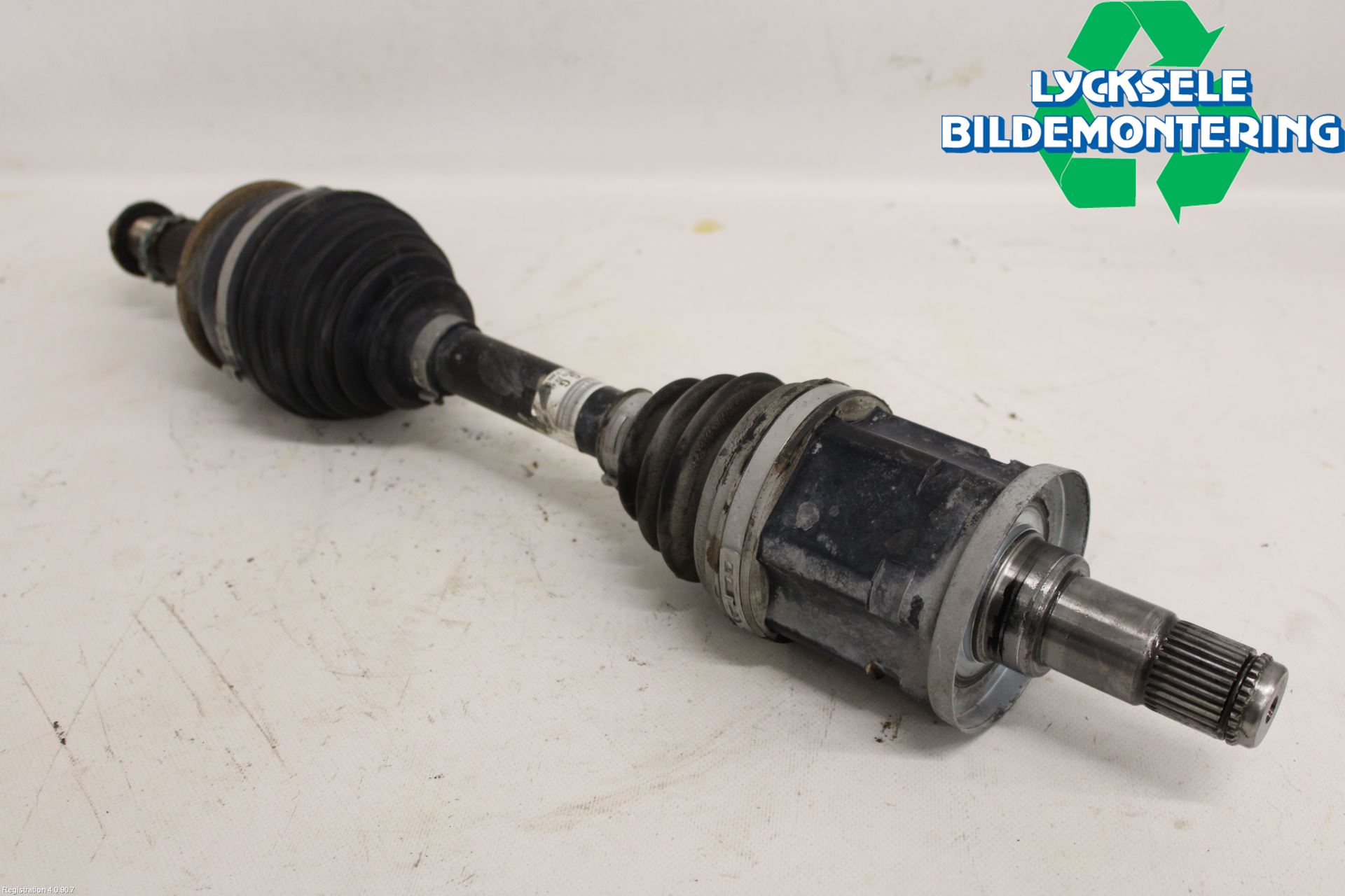 Toyota HILUX 16- Drivaxel Fram Höger