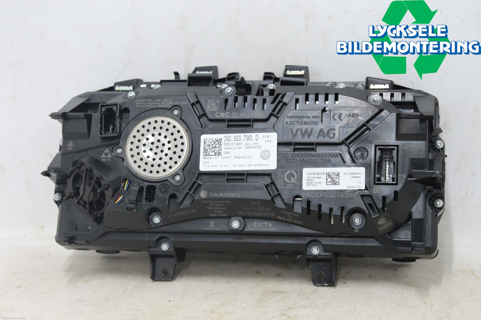 Volkswagen VW PASSAT 15-19 Instrument Komb