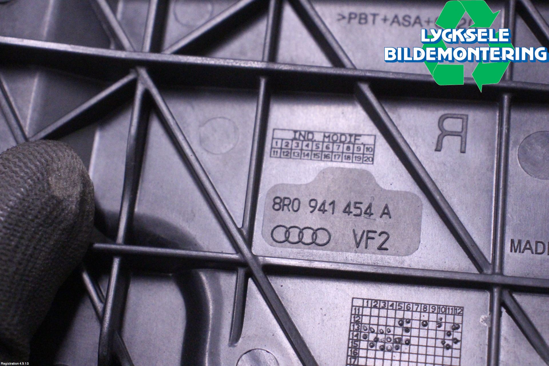 Audi Q5 09-16 Strålkastarsarg Höger