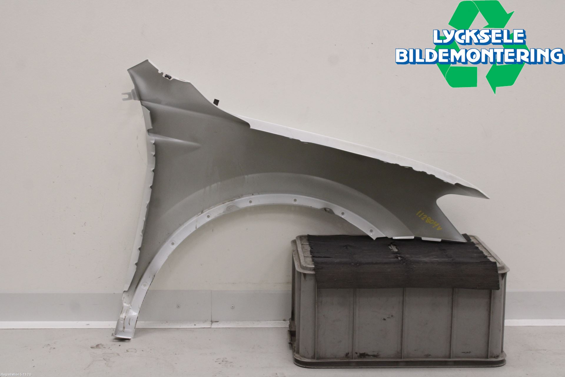 Volkswagen VW TIGUAN 16-24 Skärm Fram Höger