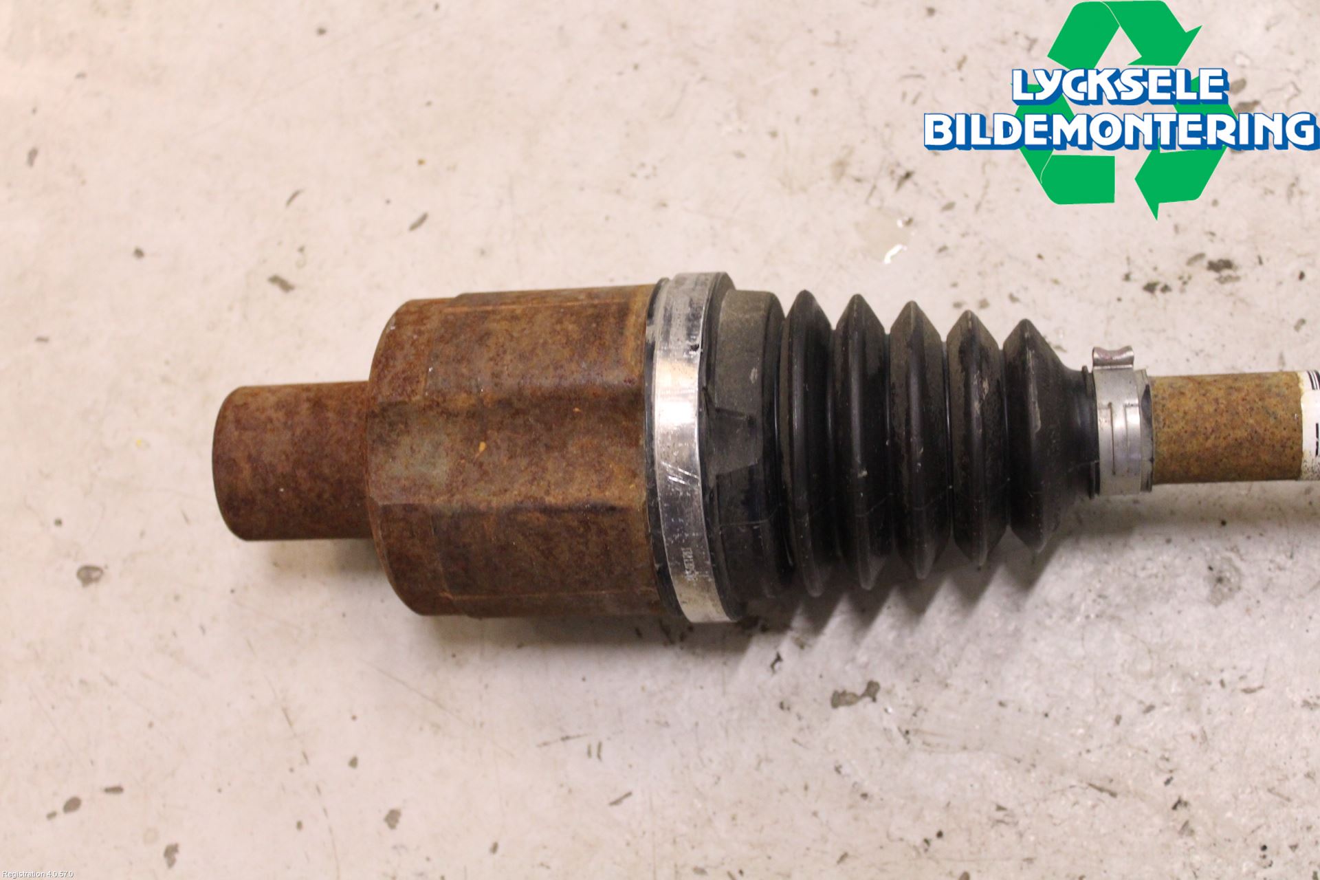 Dacia DUSTER 10-17 Drivaxel Fram Höger