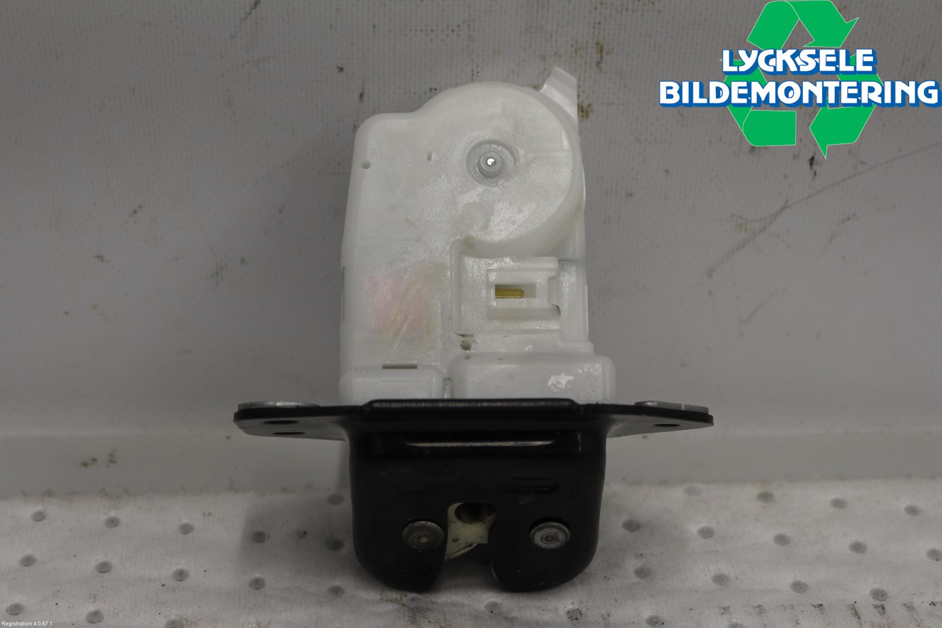 Nissan JUKE 14-19 Låskista Baklucka