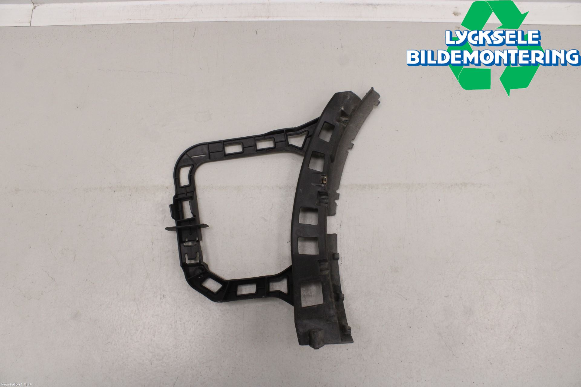 Volkswagen VW PASSAT 11-14 Stötfångardel Bak Vä