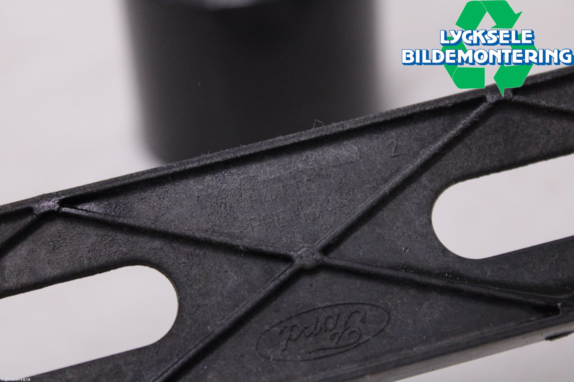 Ford KUGA 13-16 Kylarfäste-Ram-Balk