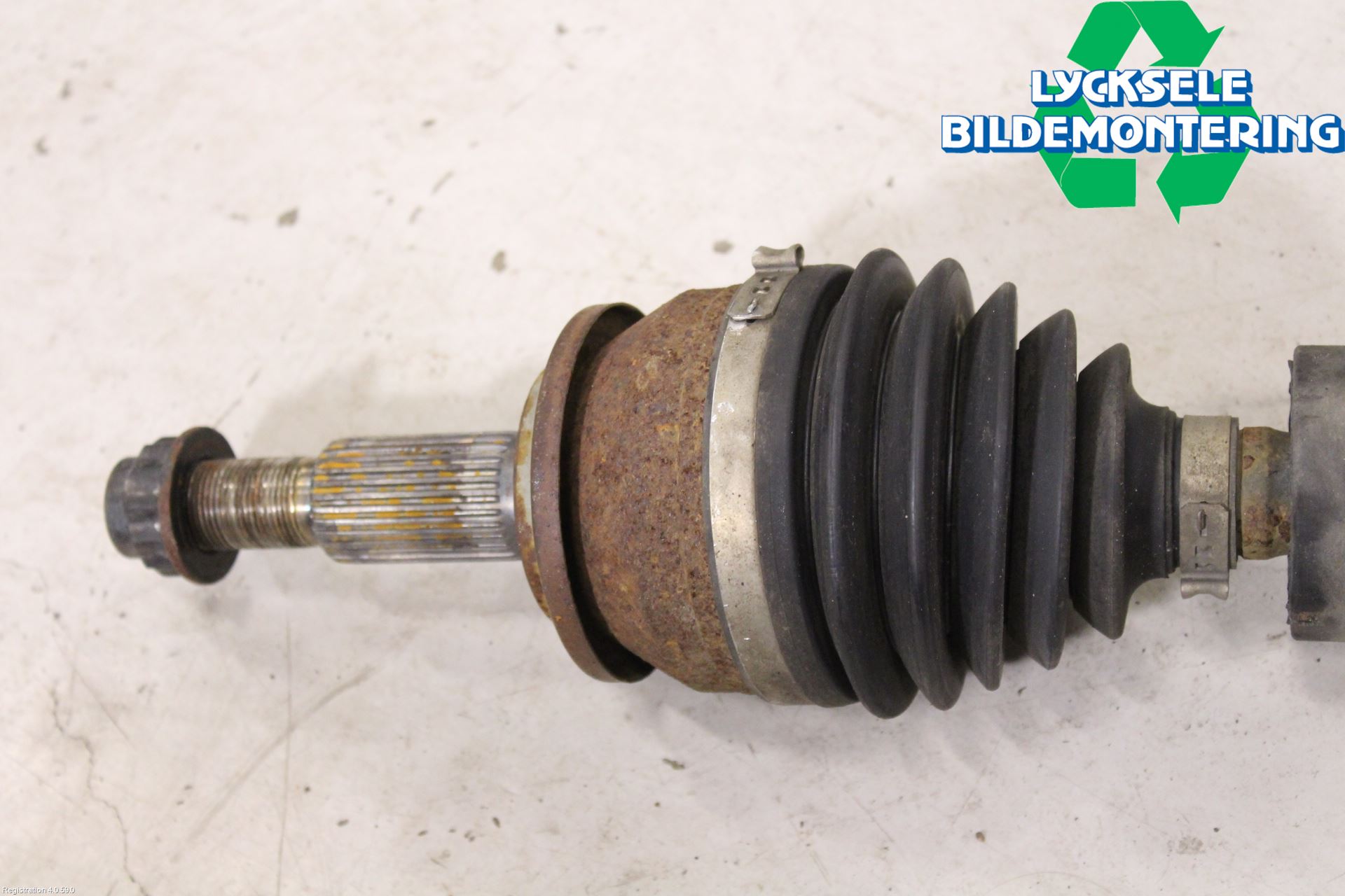Toyota AVENSIS 16-18 Drivaxel Fram Vänster