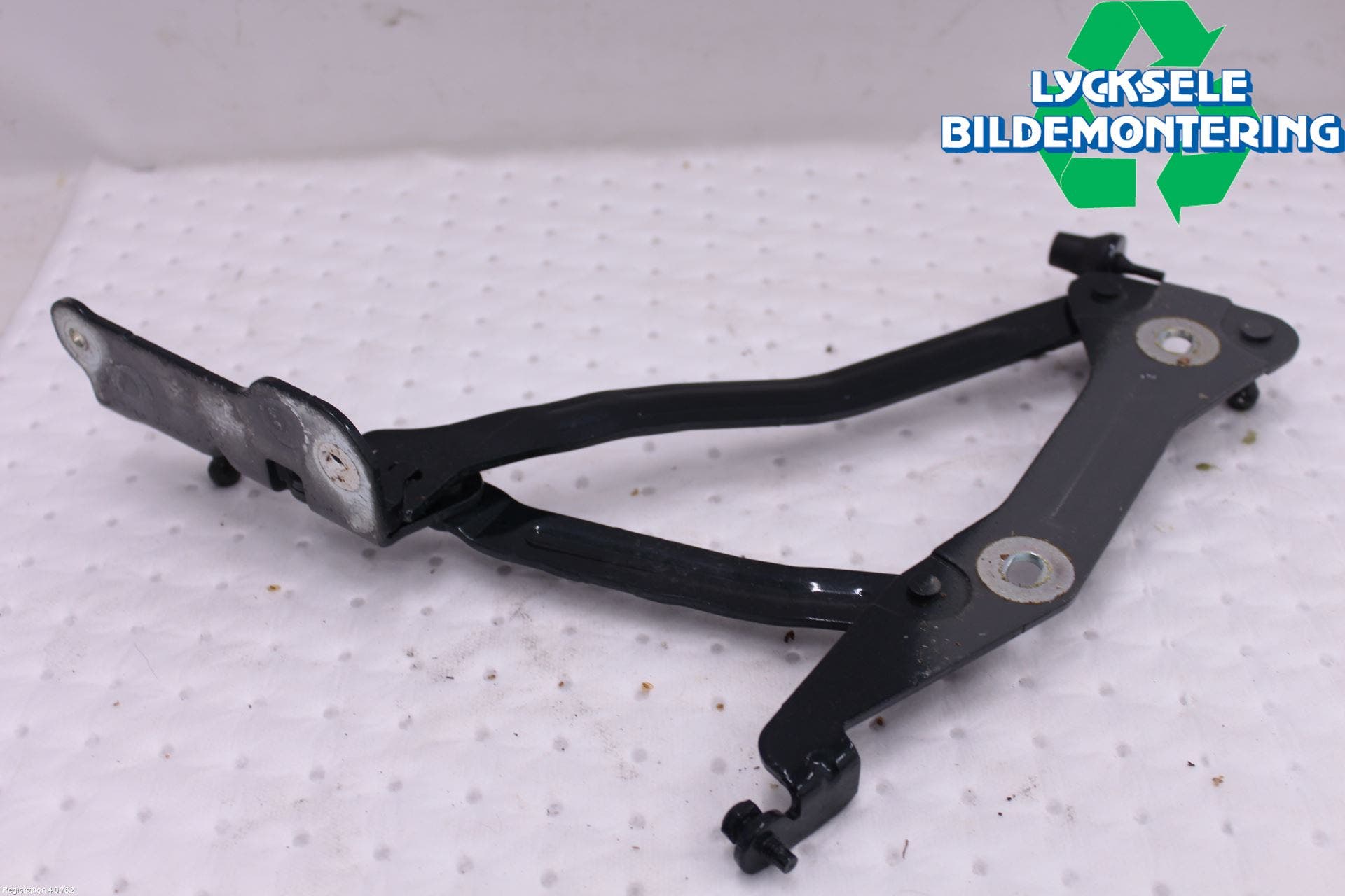 Ford MUSTANG VI 15-22 Bakluckegångjärn Hö