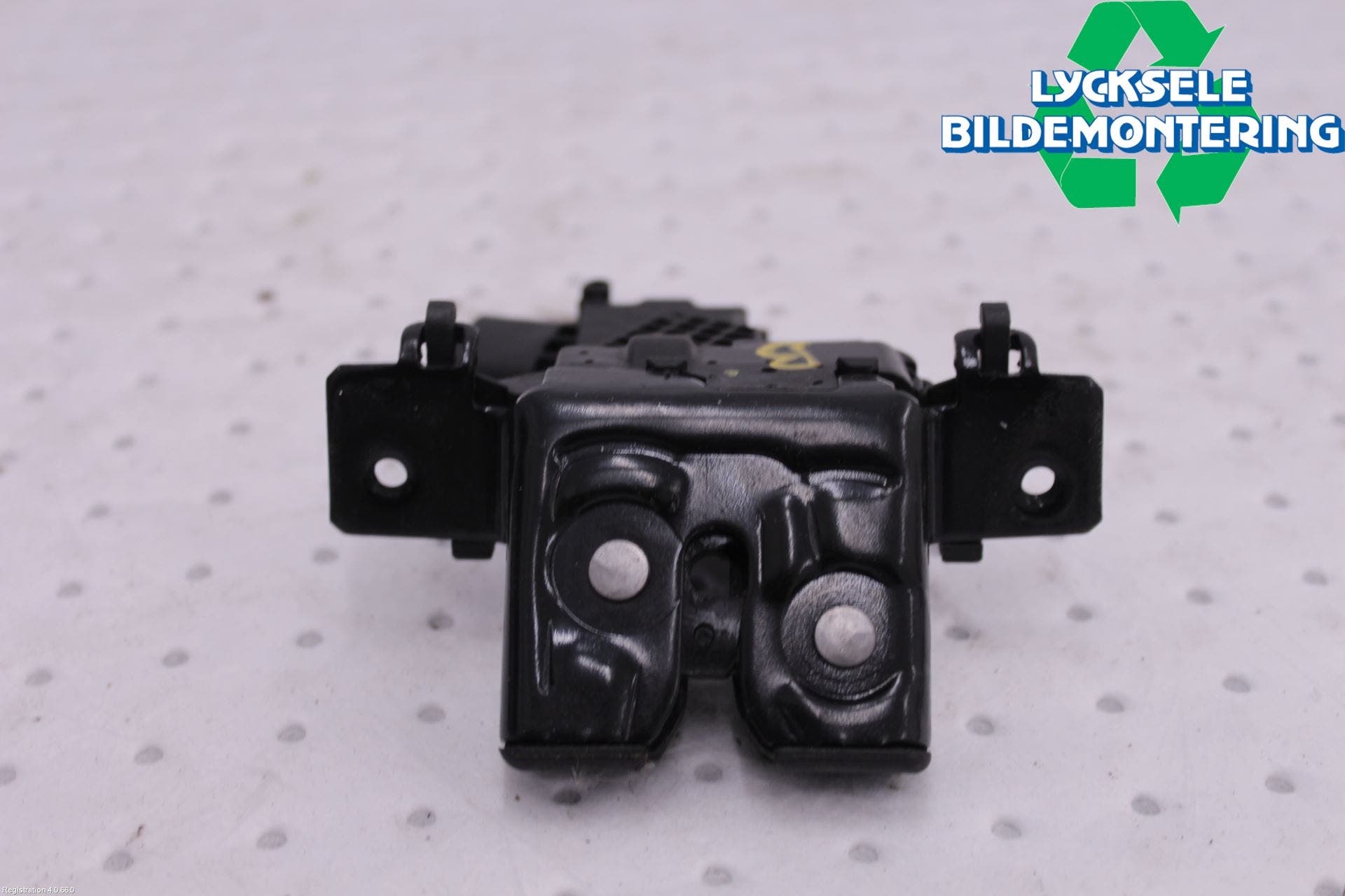 Toyota YARIS XP130 12-14 Låskista Baklucka